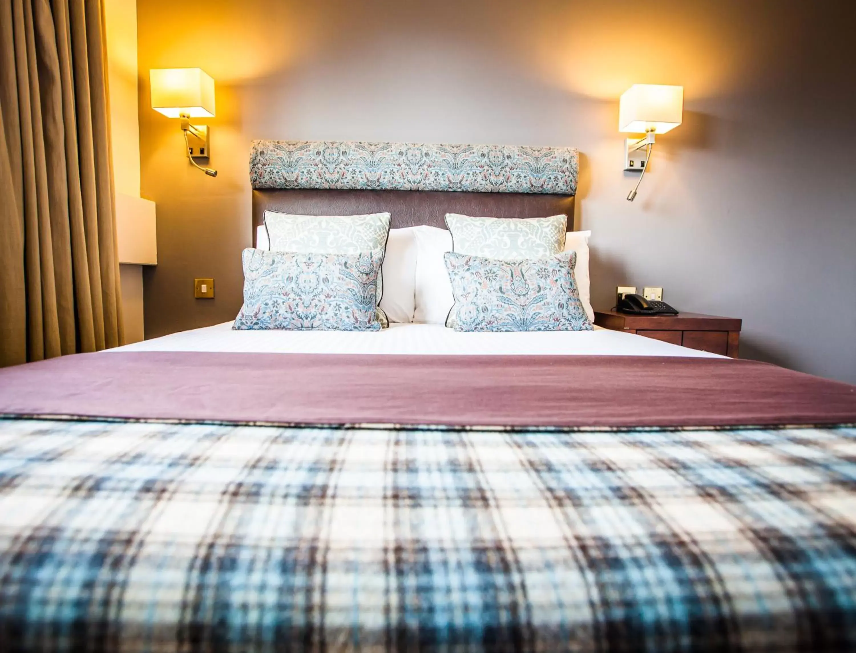 Bed in Stirling Court Hotel