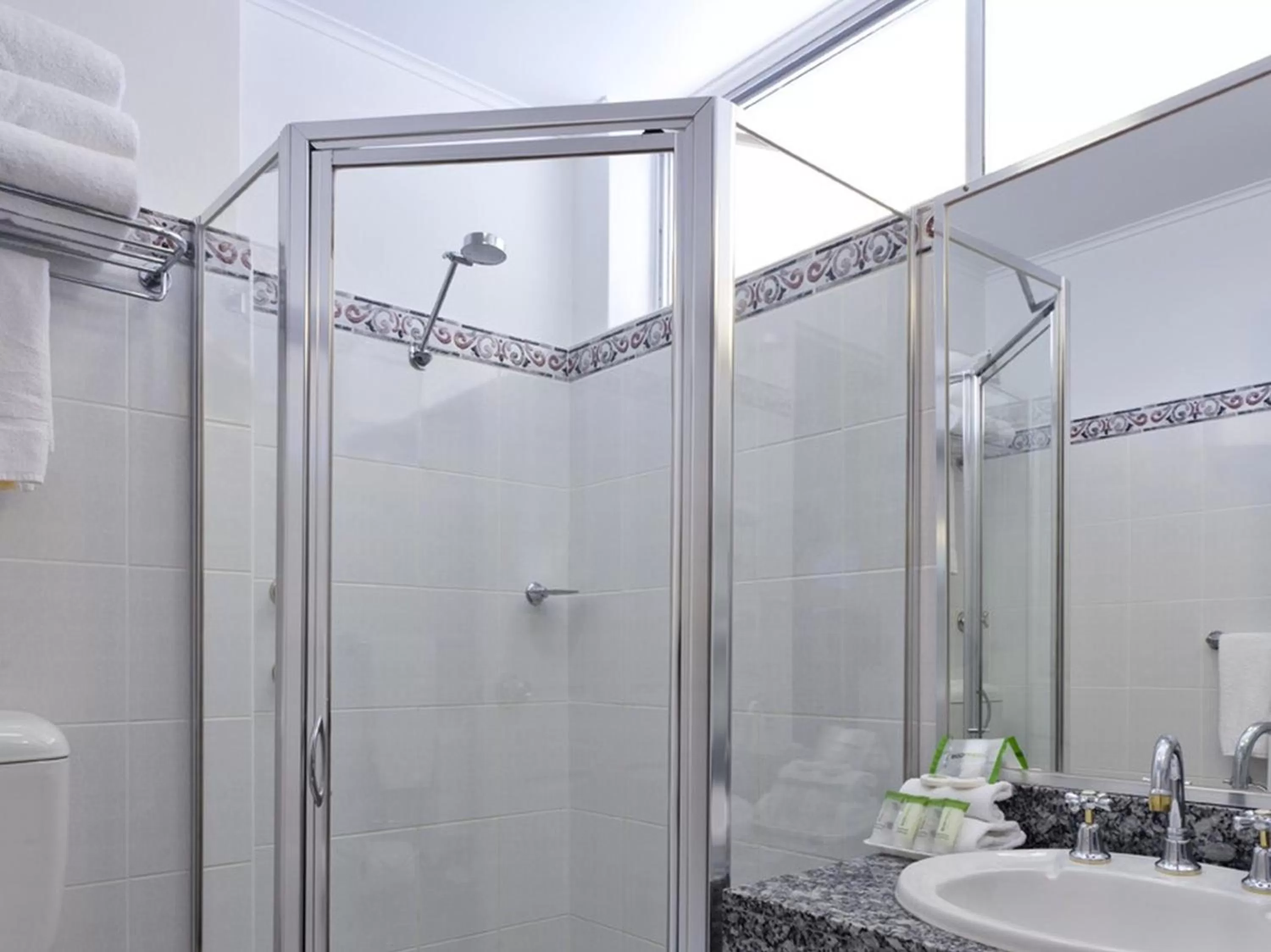 Bathroom in Alpine Motor Inn