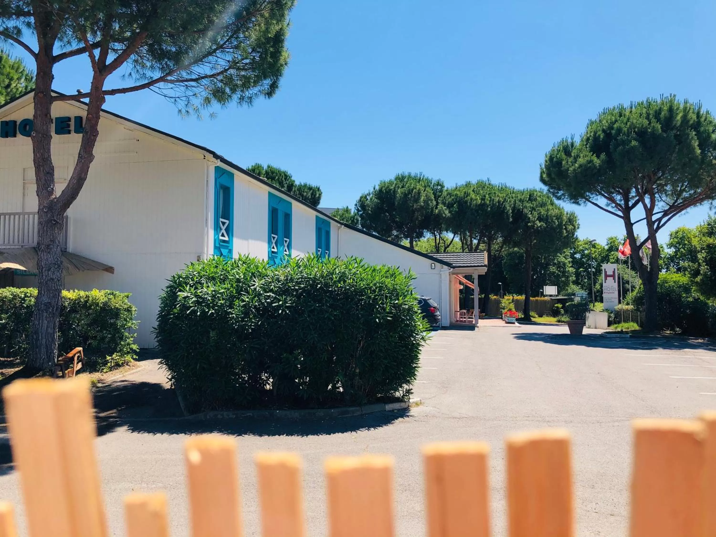 Facade/entrance in HALT HOTEL - Choisissez l'Hôtellerie Indépendante