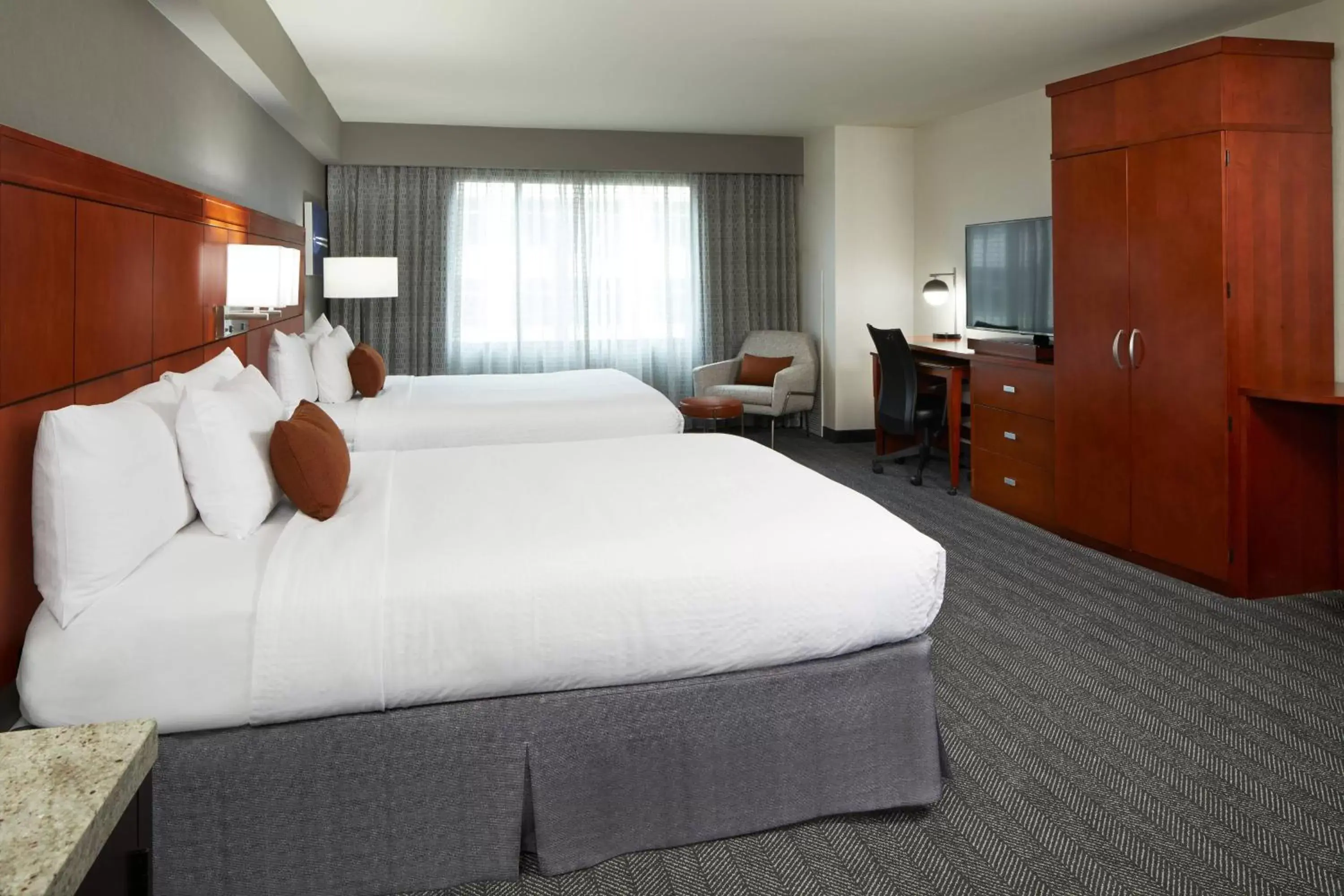 Photo of the whole room, Bed in Courtyard by Marriott Los Angeles LAX / Century Boulevard