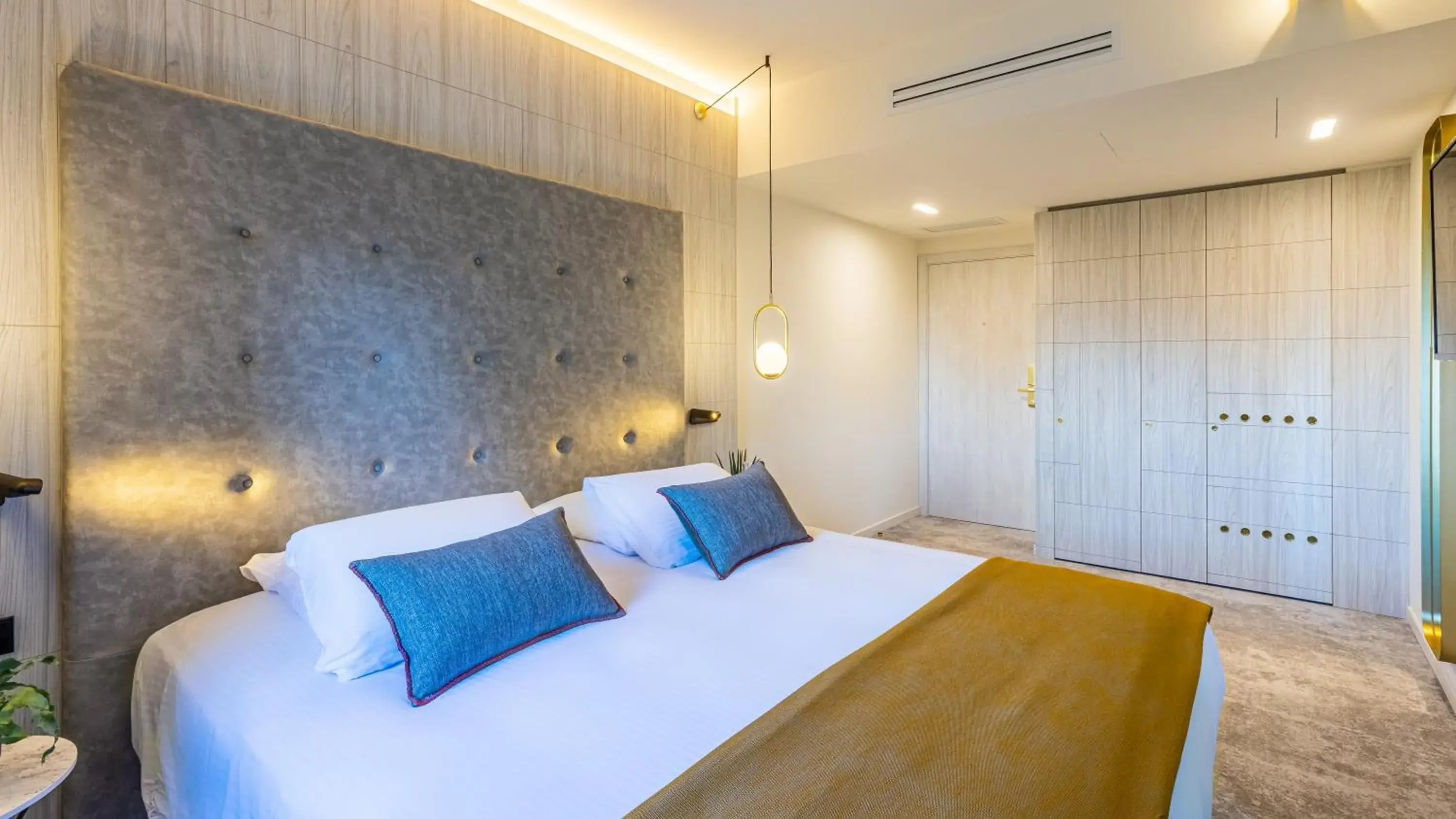 Classic King Room Access to SPA 2h from 7:00 pm to 11:00 pm in Domaine de Dolomieu Hotel & Spa - BW Premier Collection Classic King Room Access to SPA 2h from 7:00 pm to 11:00 pm in Domaine de Dolomieu Hotel & Spa - BW Premier Collection