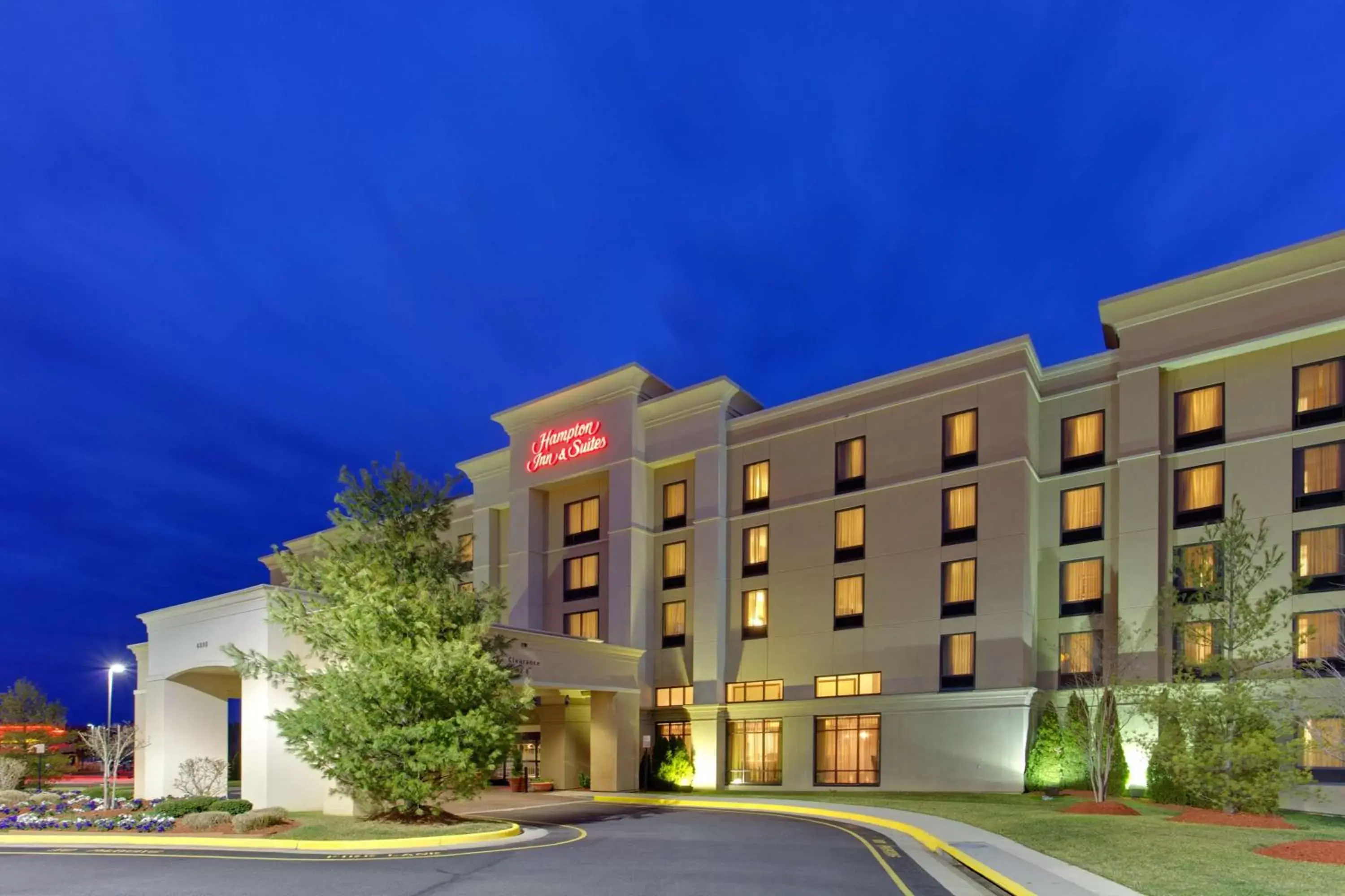 Property building in Hampton Inn and Suites Fredericksburg South Property building in Hampton Inn and Suites Fredericksburg South