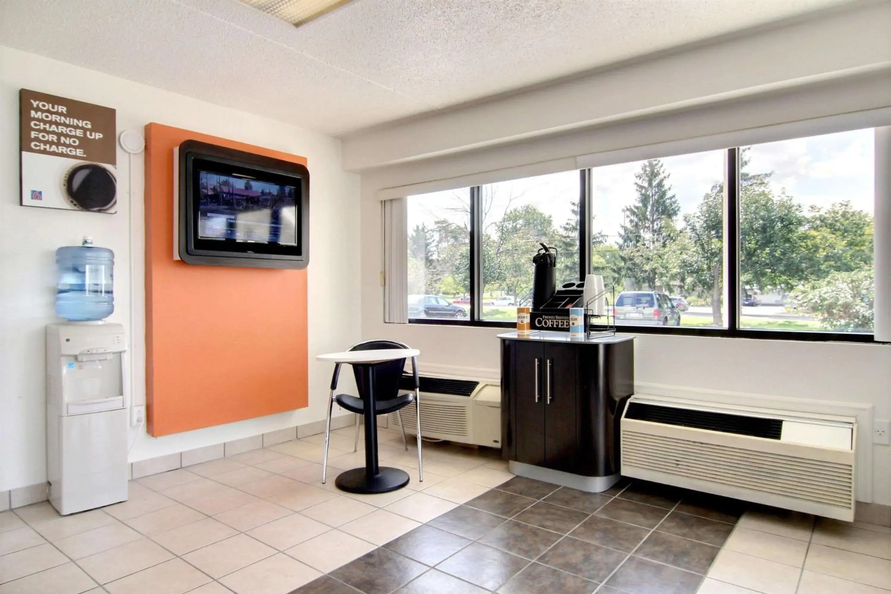 Lobby or reception, Lobby/Reception in Motel 6-Middleburg Heights, OH - Cleveland