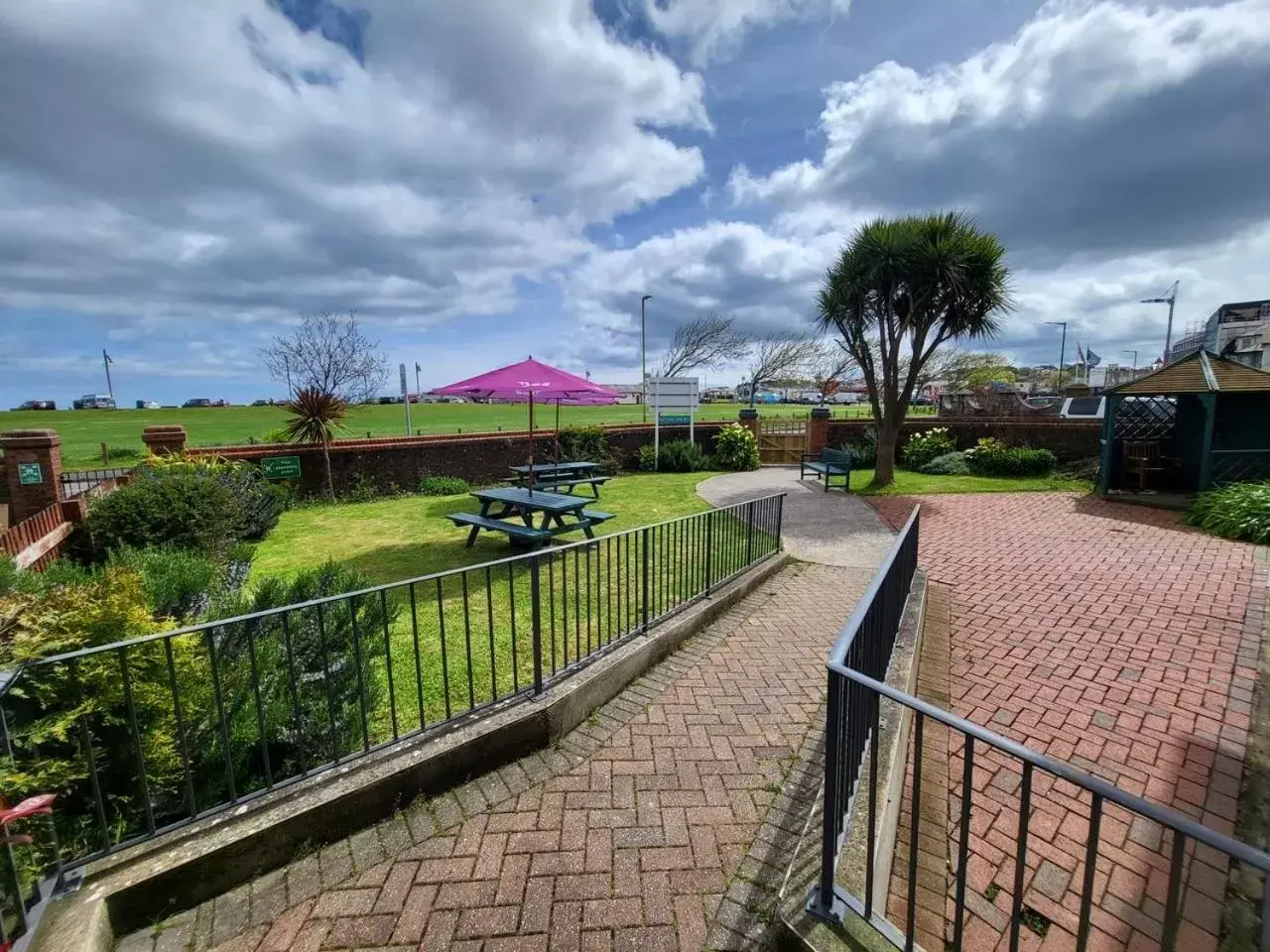 Garden in Beach Hotel Torbay