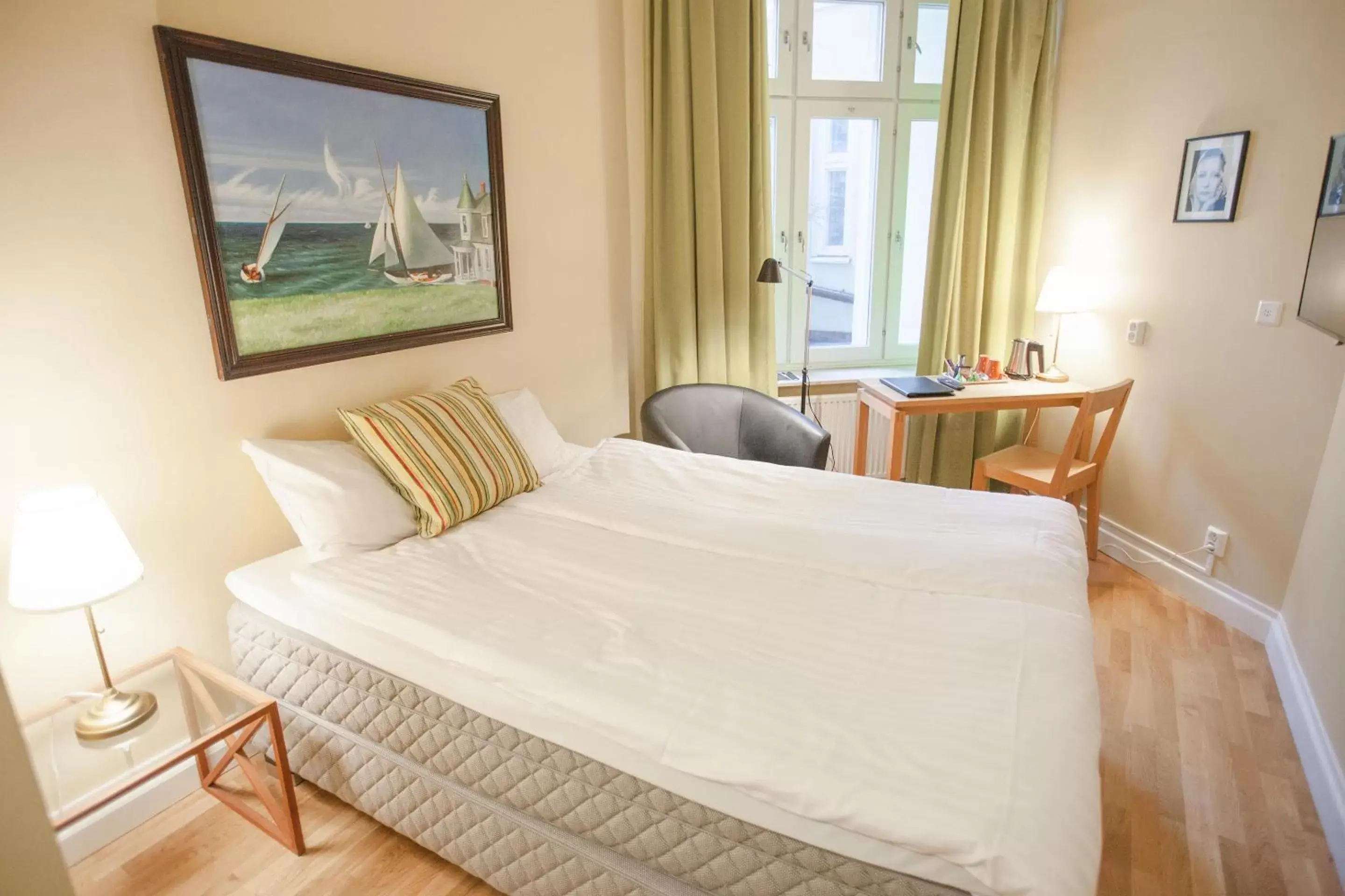 Photo of the whole room, Bed in Hotel Bishops Arms Lund Photo of the whole room, Bed in Hotel Bishops Arms Lund