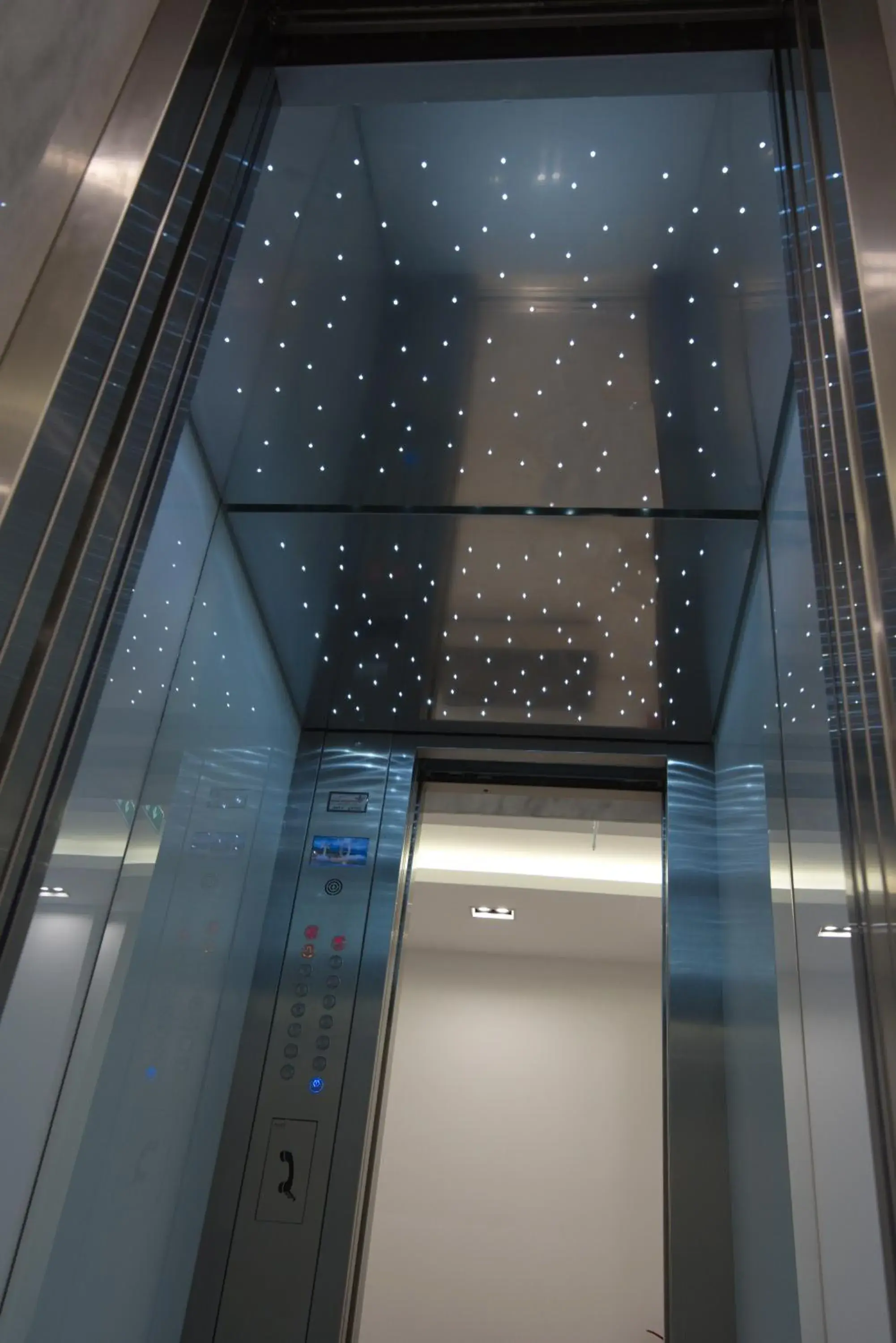 elevator in International Atene hotel