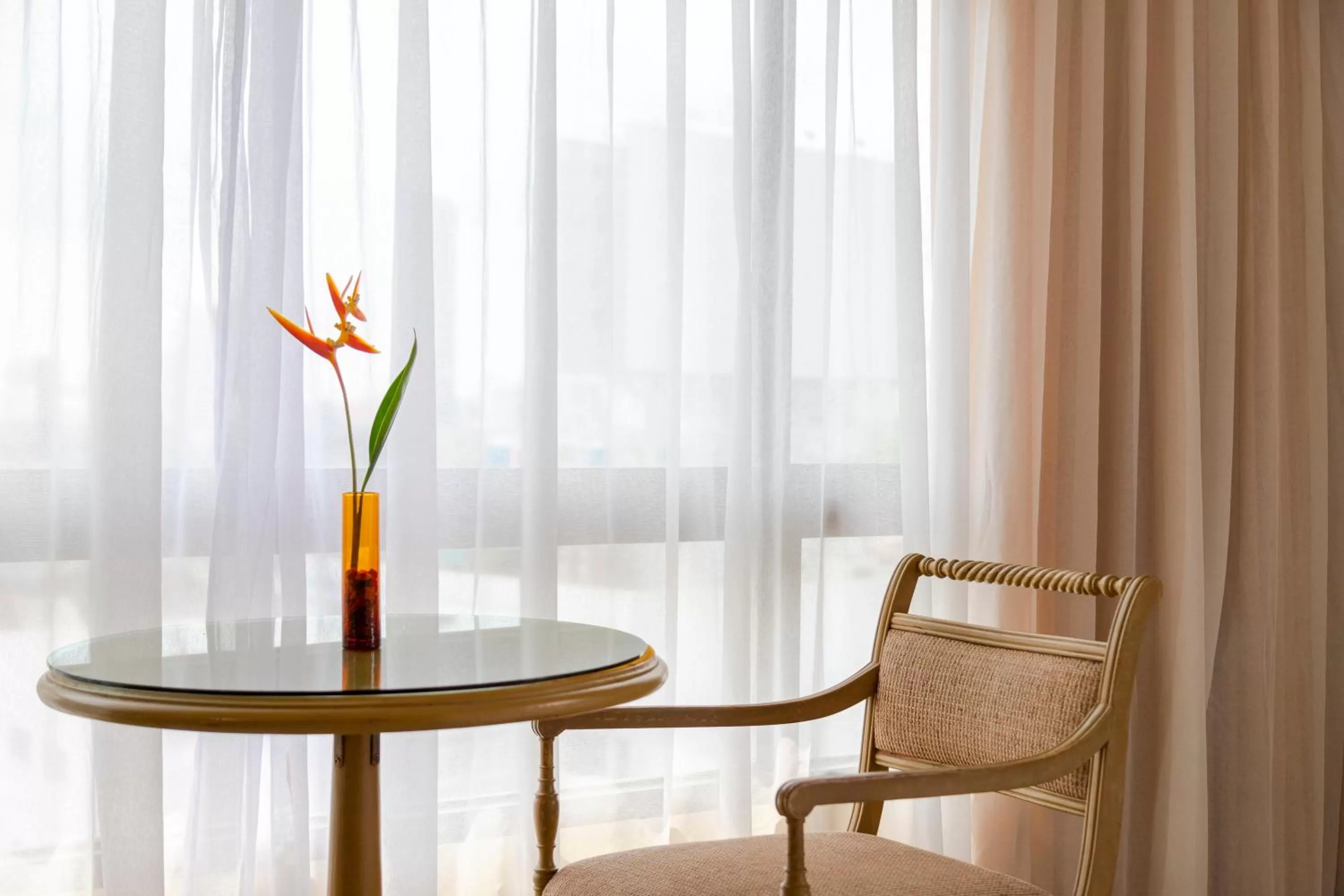 Seating area in Pinnacle Lumpinee Park Hotel