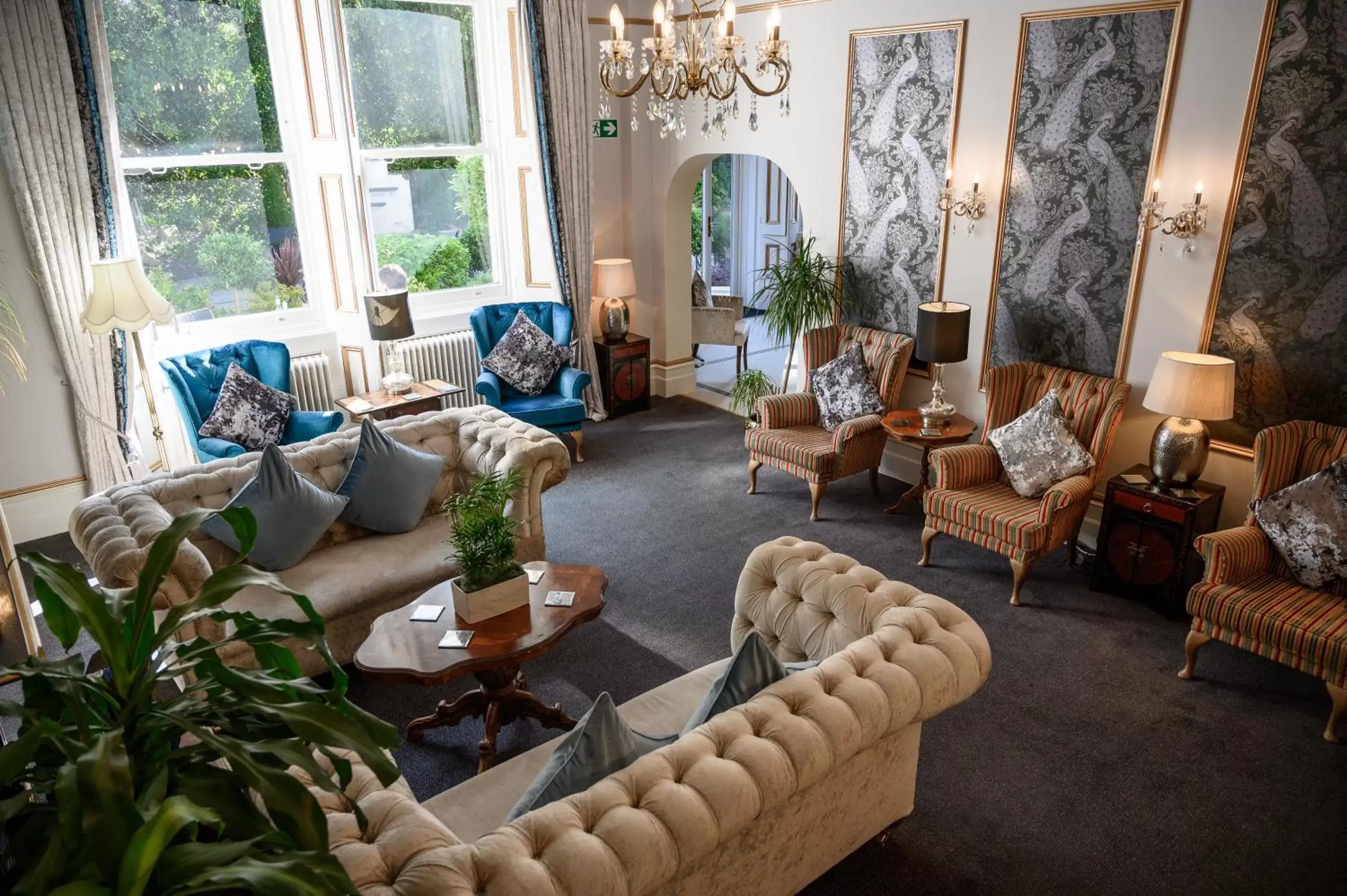 Living room, Lobby/Reception in Derby Manor
