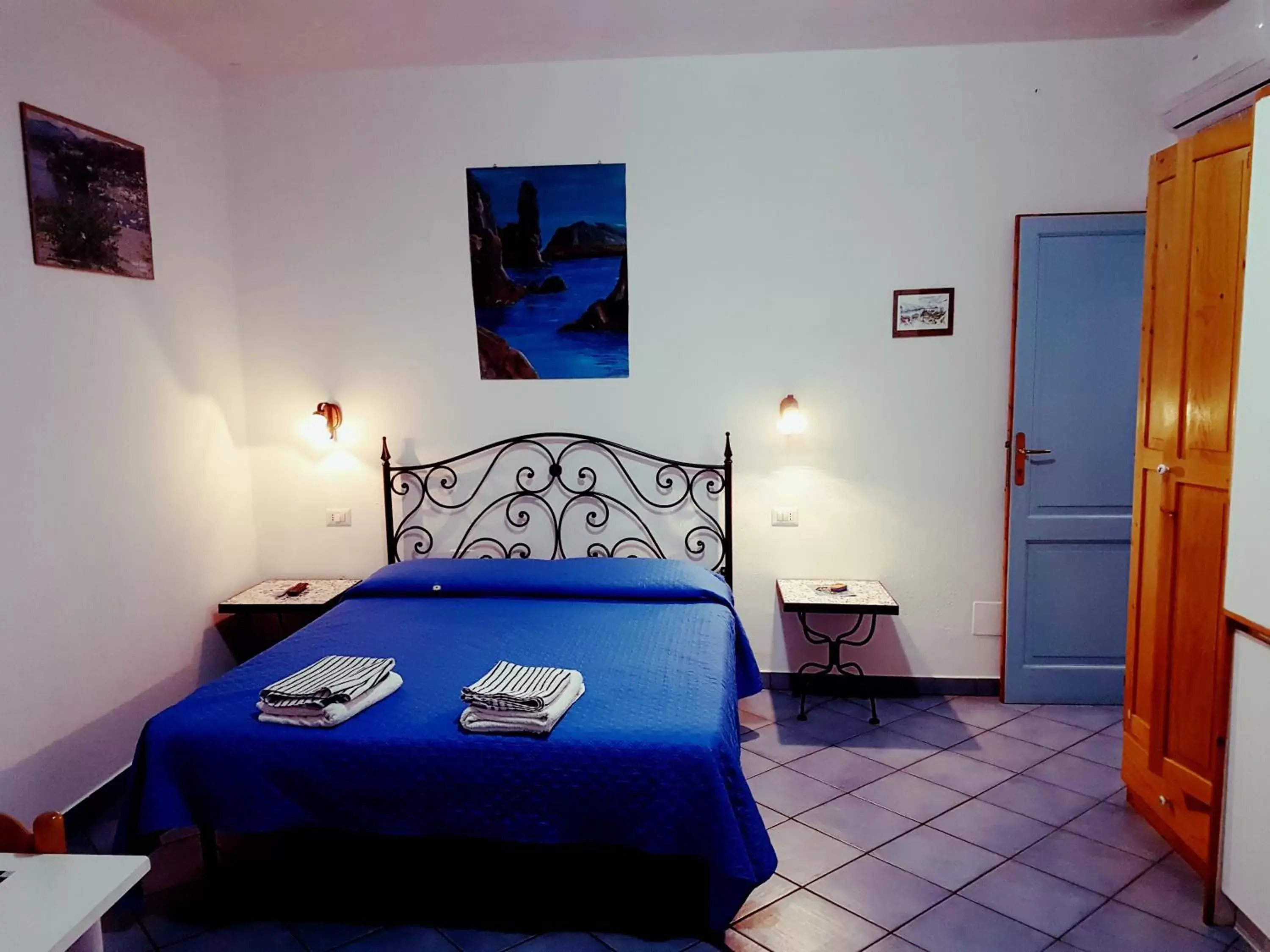 Photo of the whole room, Bed in Lo Nardo Accommodation