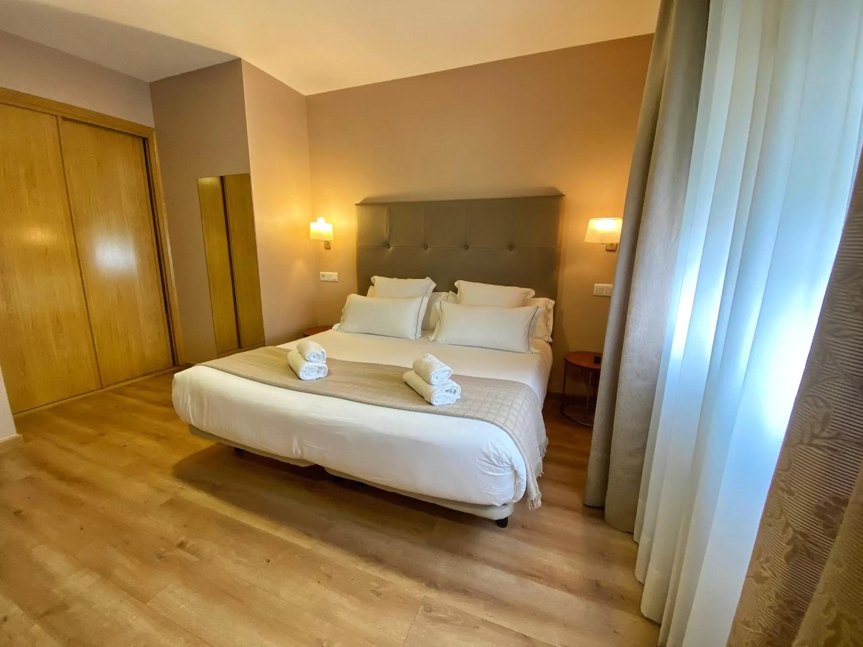 Photo of the whole room, Bed in Hotel Ribeira Sacra