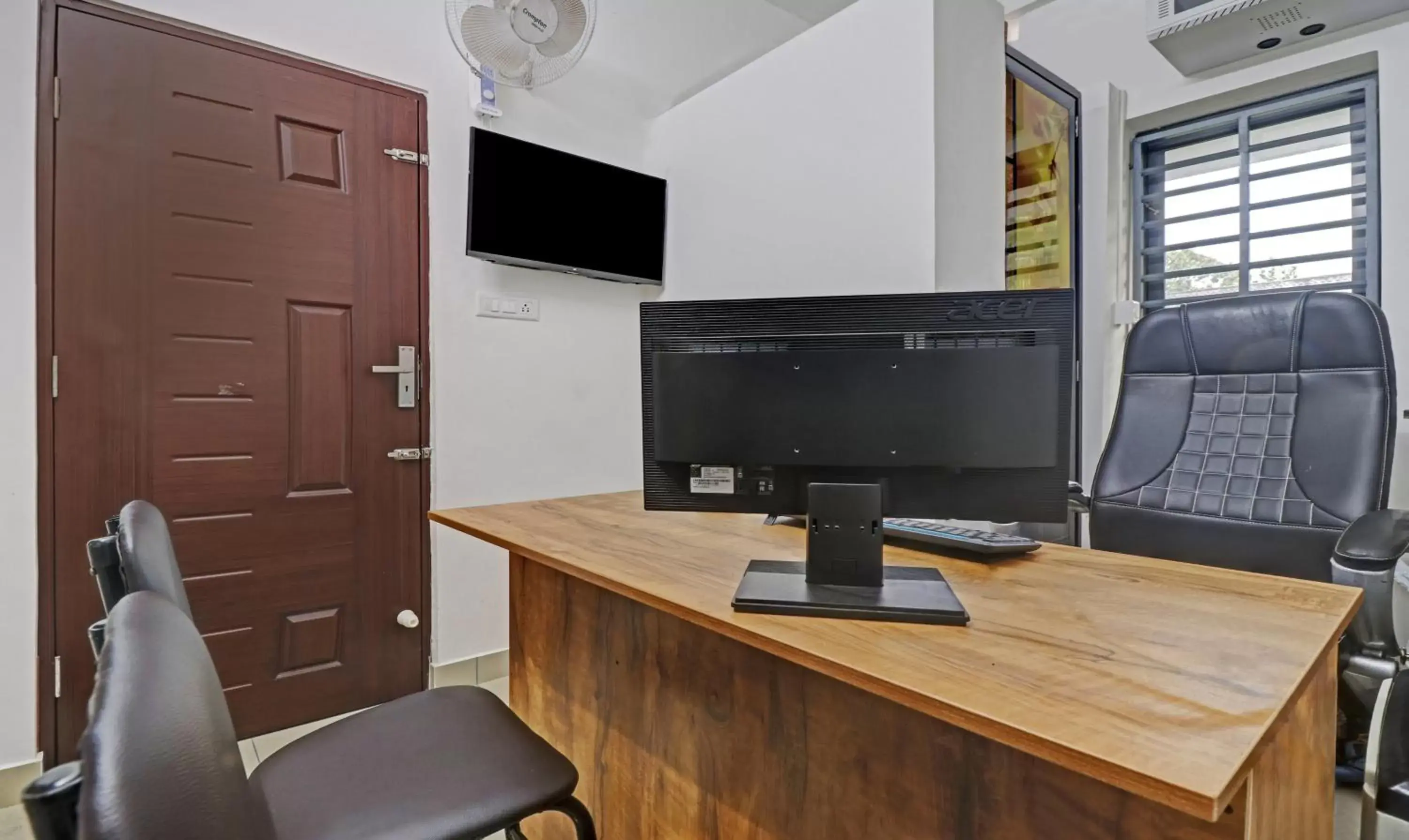 Lobby or reception, TV/Entertainment Center in Treebo Trend Nirupama Apartment