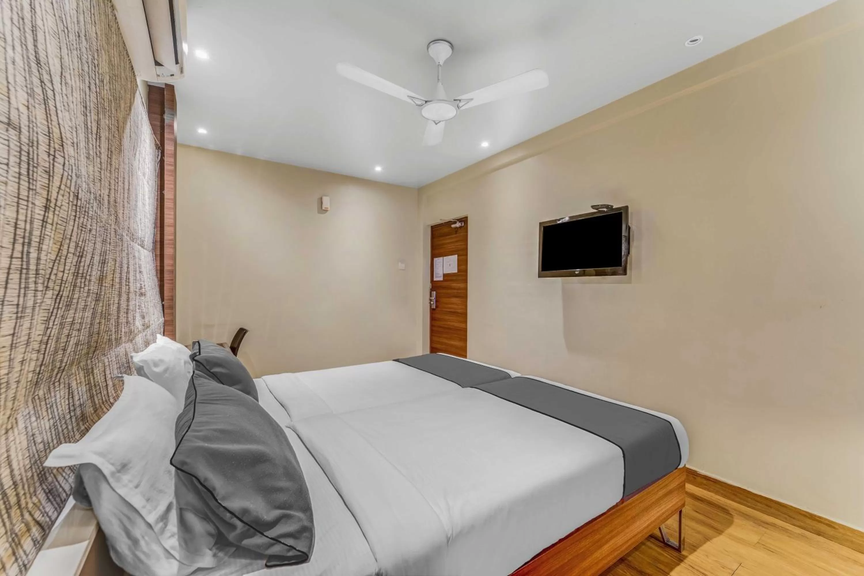 Bed in Upar Hotels Cinecity Kodambakkam RAGHAVENDRA MANDAPAM