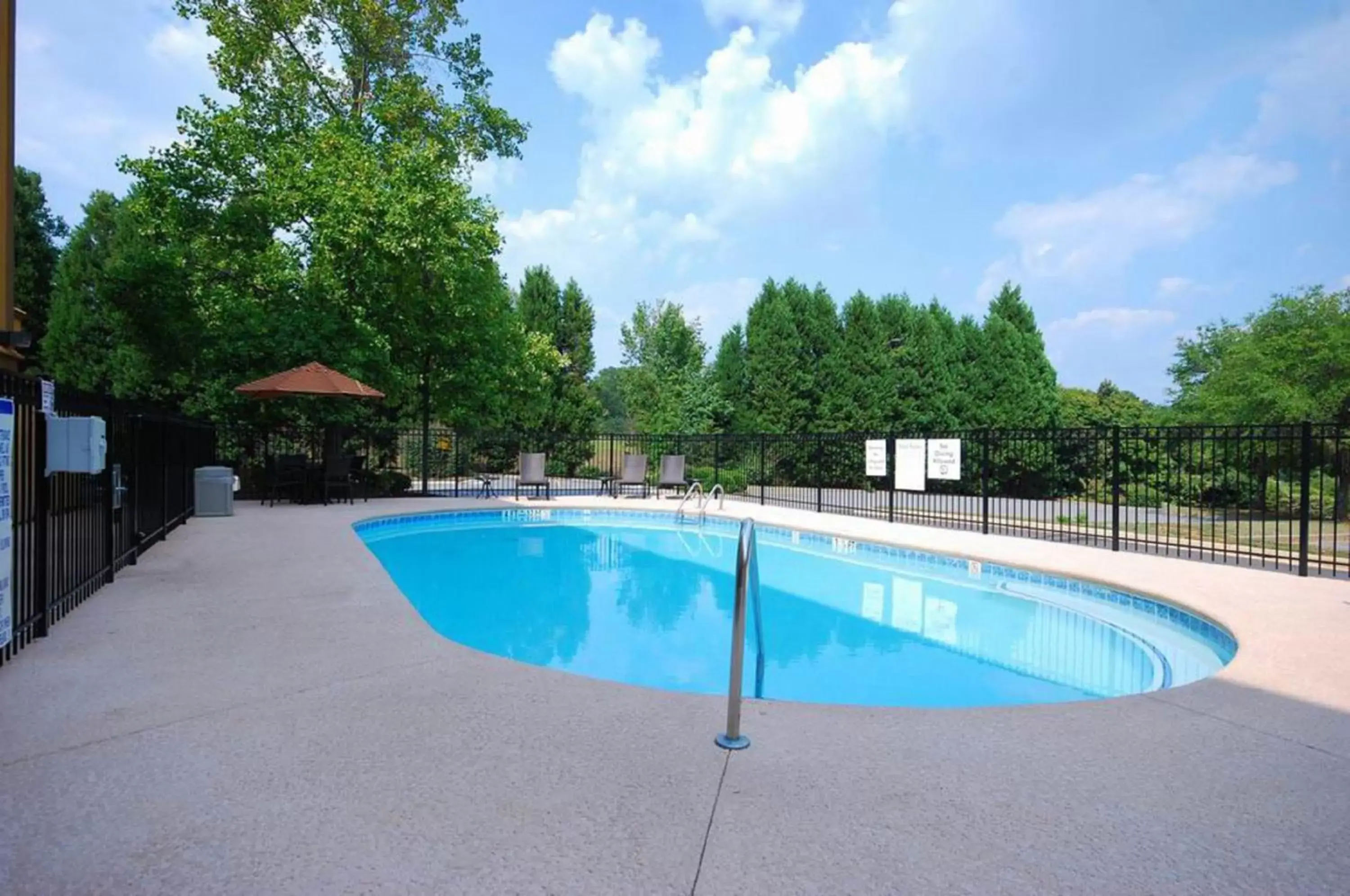 Swimming Pool in Holiday Inn Express Forsyth, an IHG Hotel