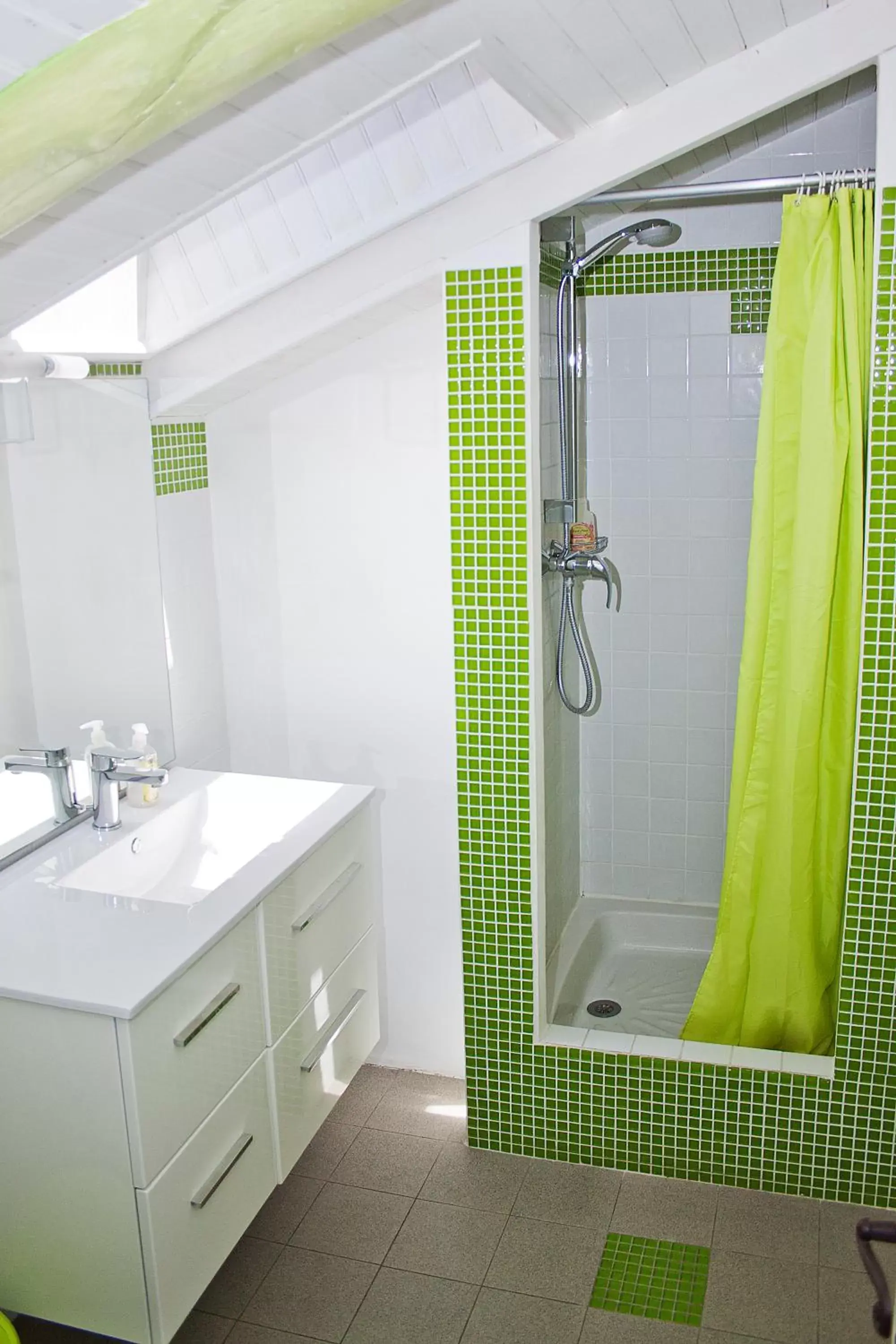 Bathroom in Maison Saint Louis avec Jacuzzi