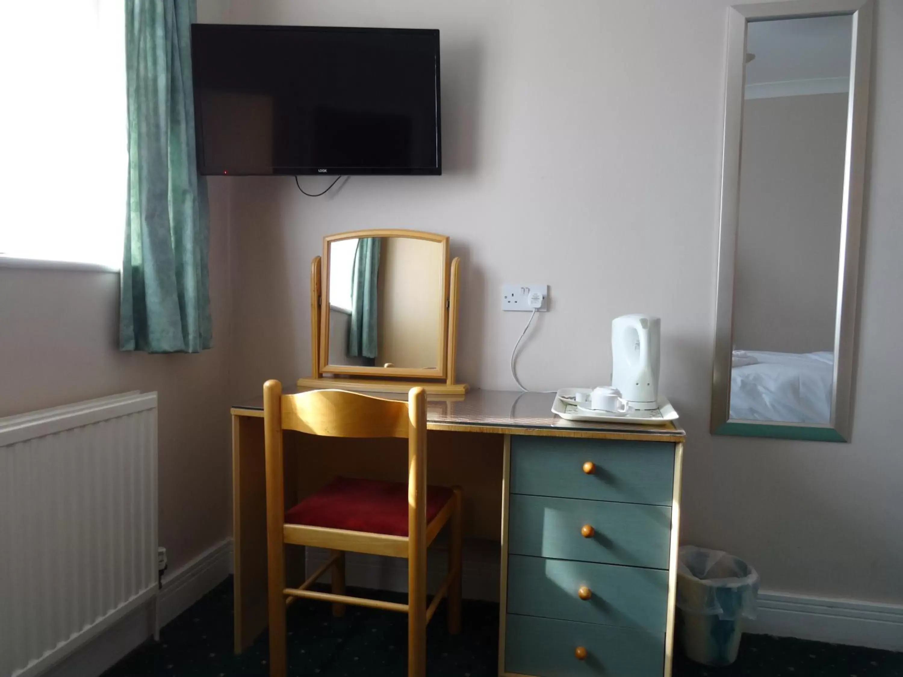 Bedroom, TV/Entertainment Center in AJ Lodge