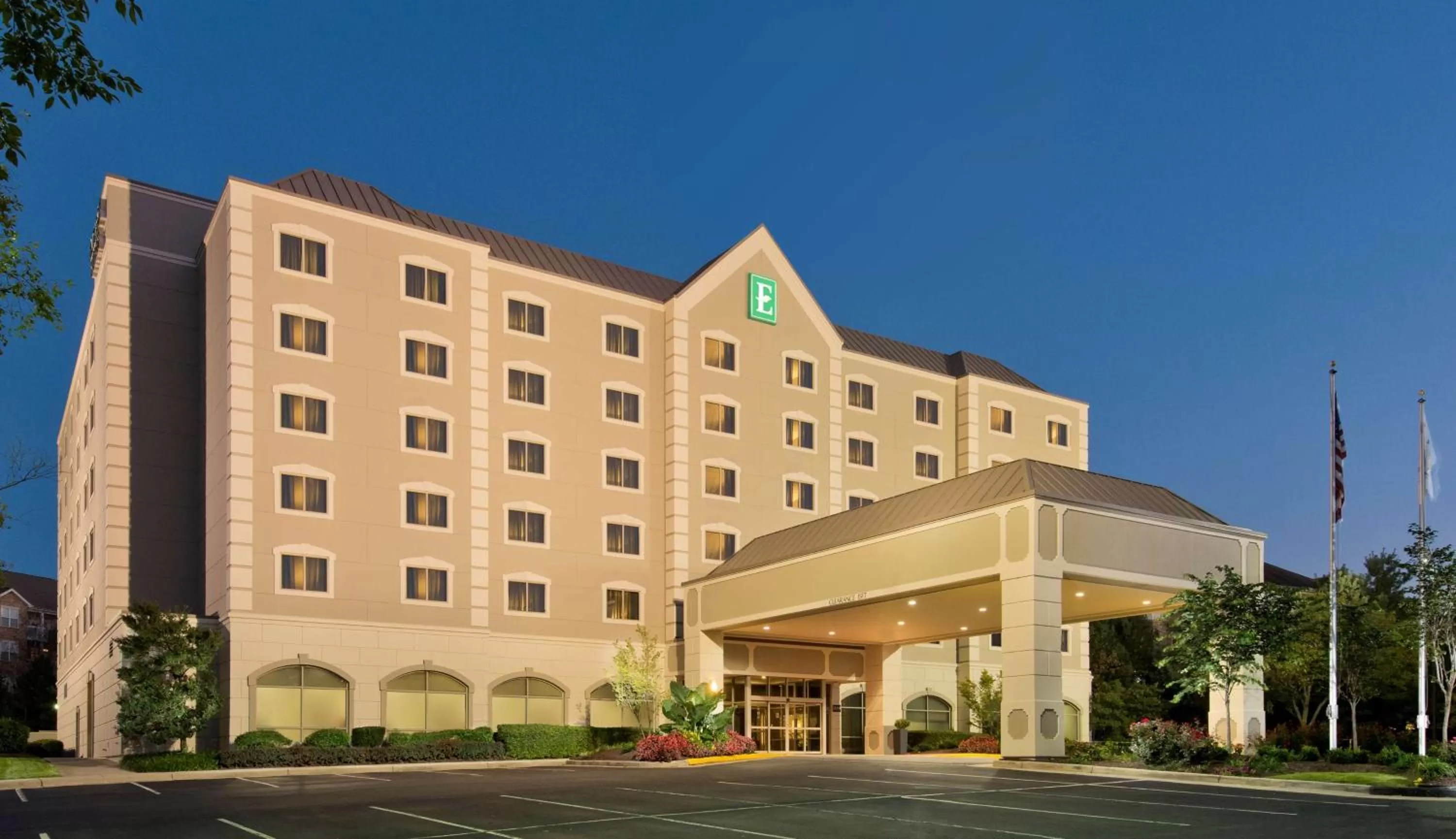 Property building in Embassy Suites by Hilton Dulles Airport
