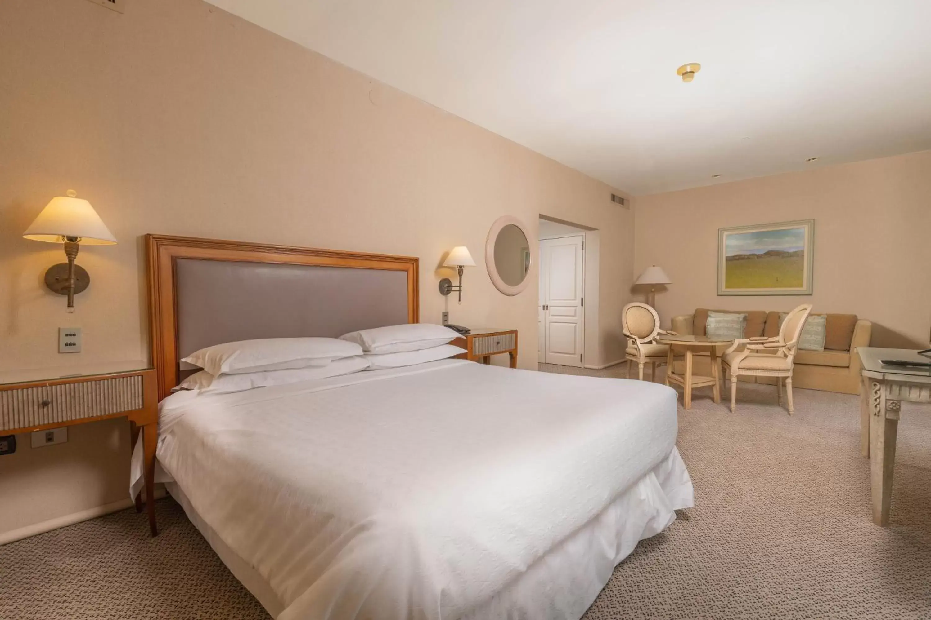 Photo of the whole room, Bed in Sheraton Mar Del Plata Hotel