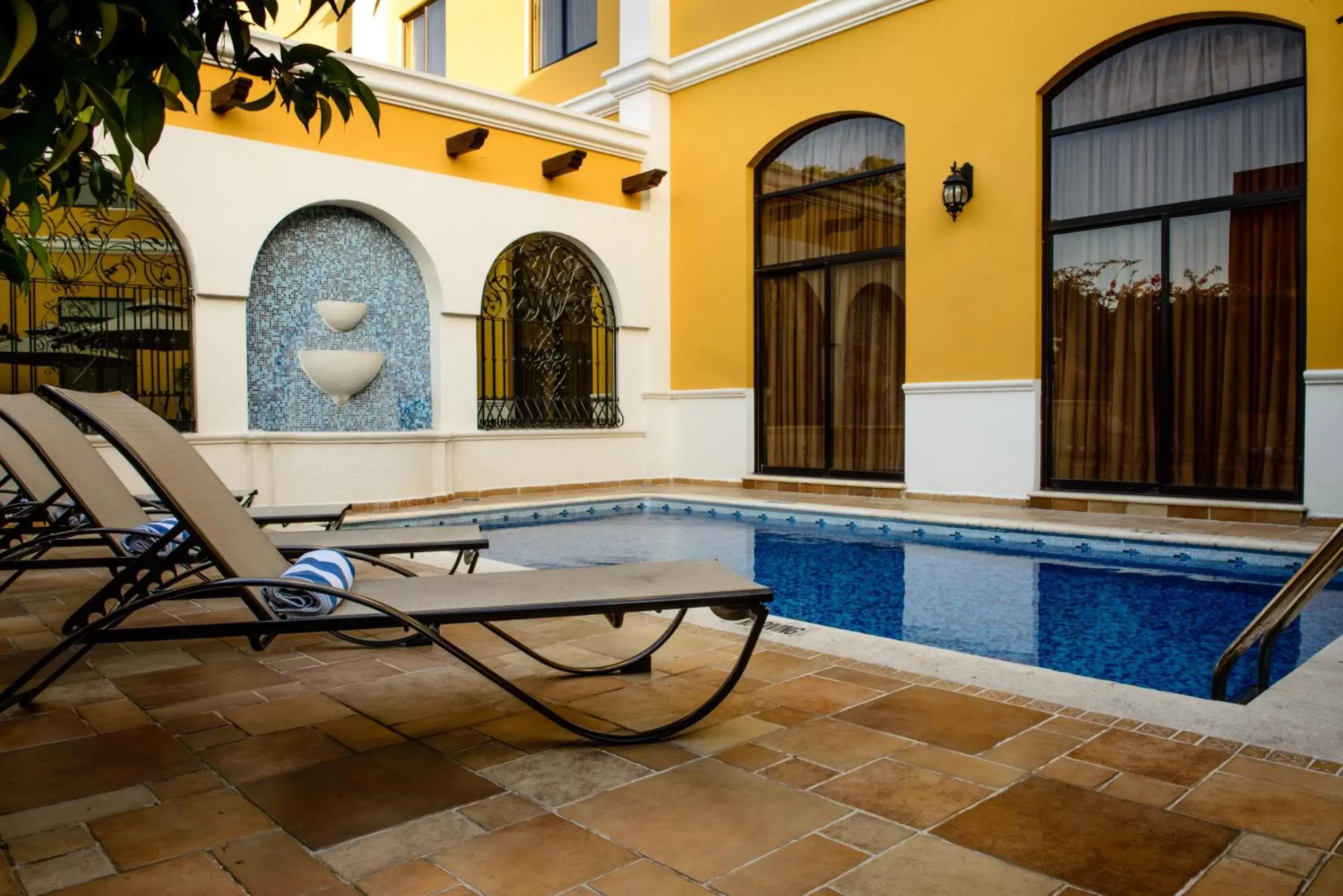 Property building, Swimming Pool in Hotel Plaza Campeche