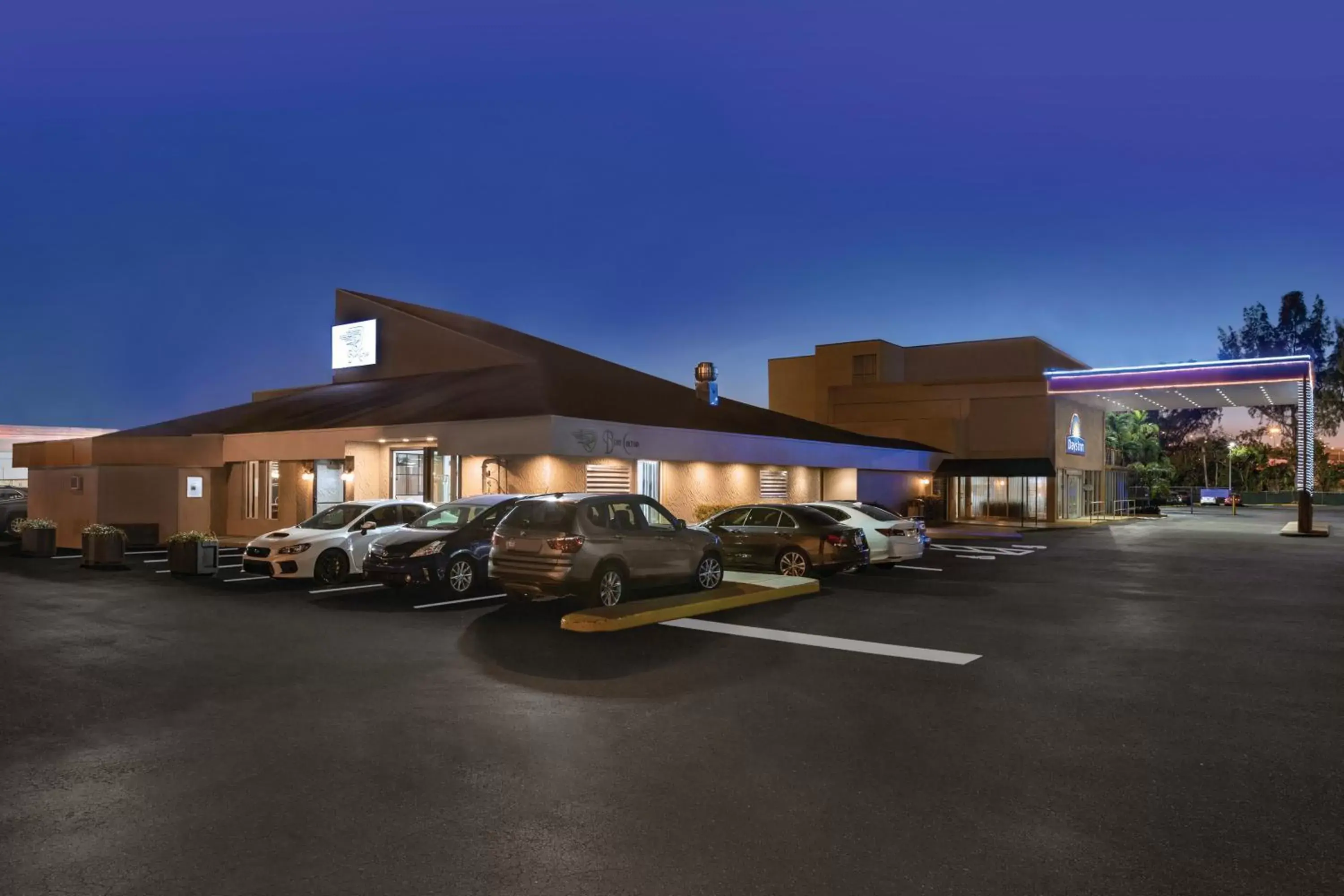 Restaurant/places to eat, Property Building in Days Inn by Wyndham Miami International Airport