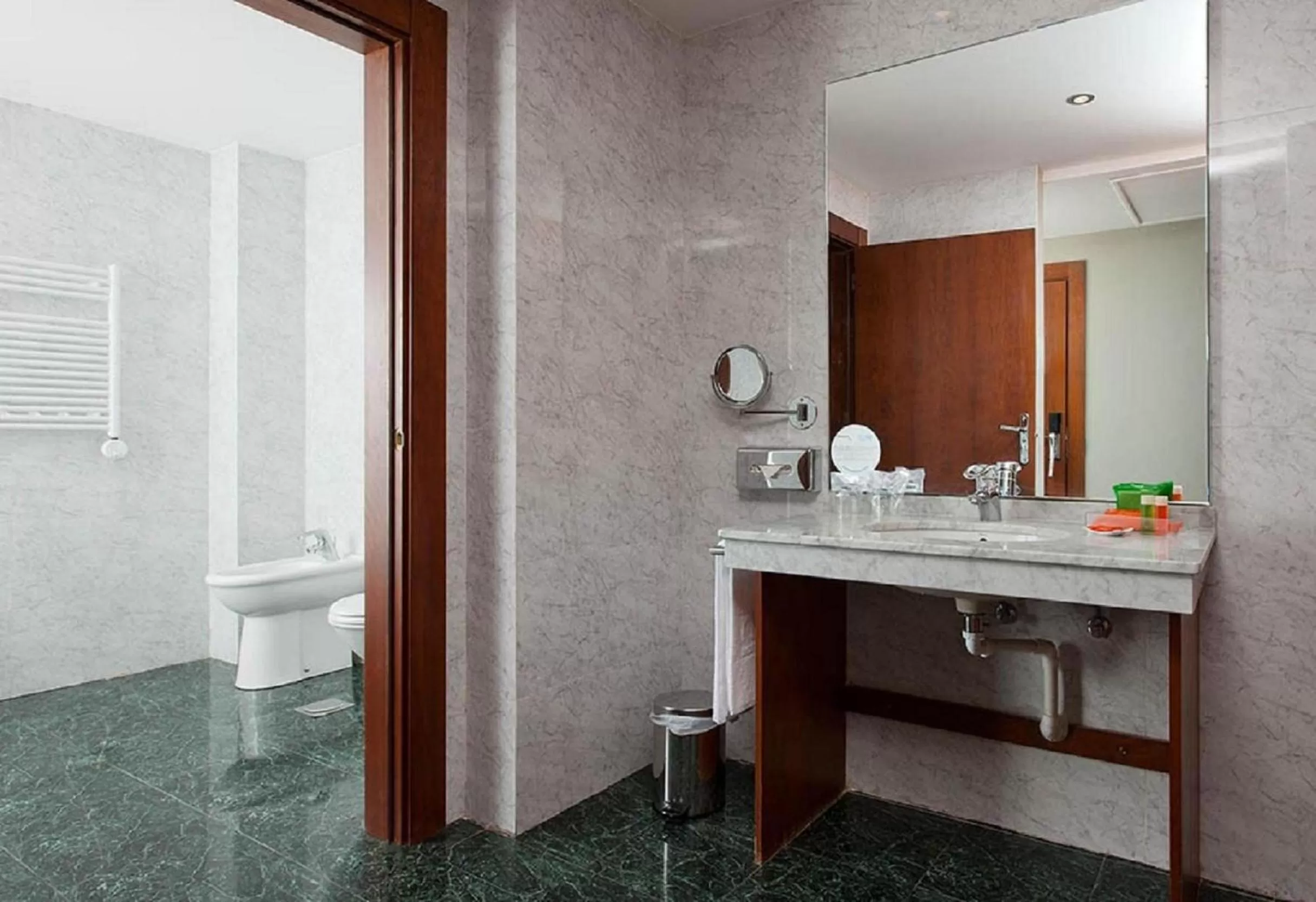 Bathroom in Hotel URH Palacio de Oriol