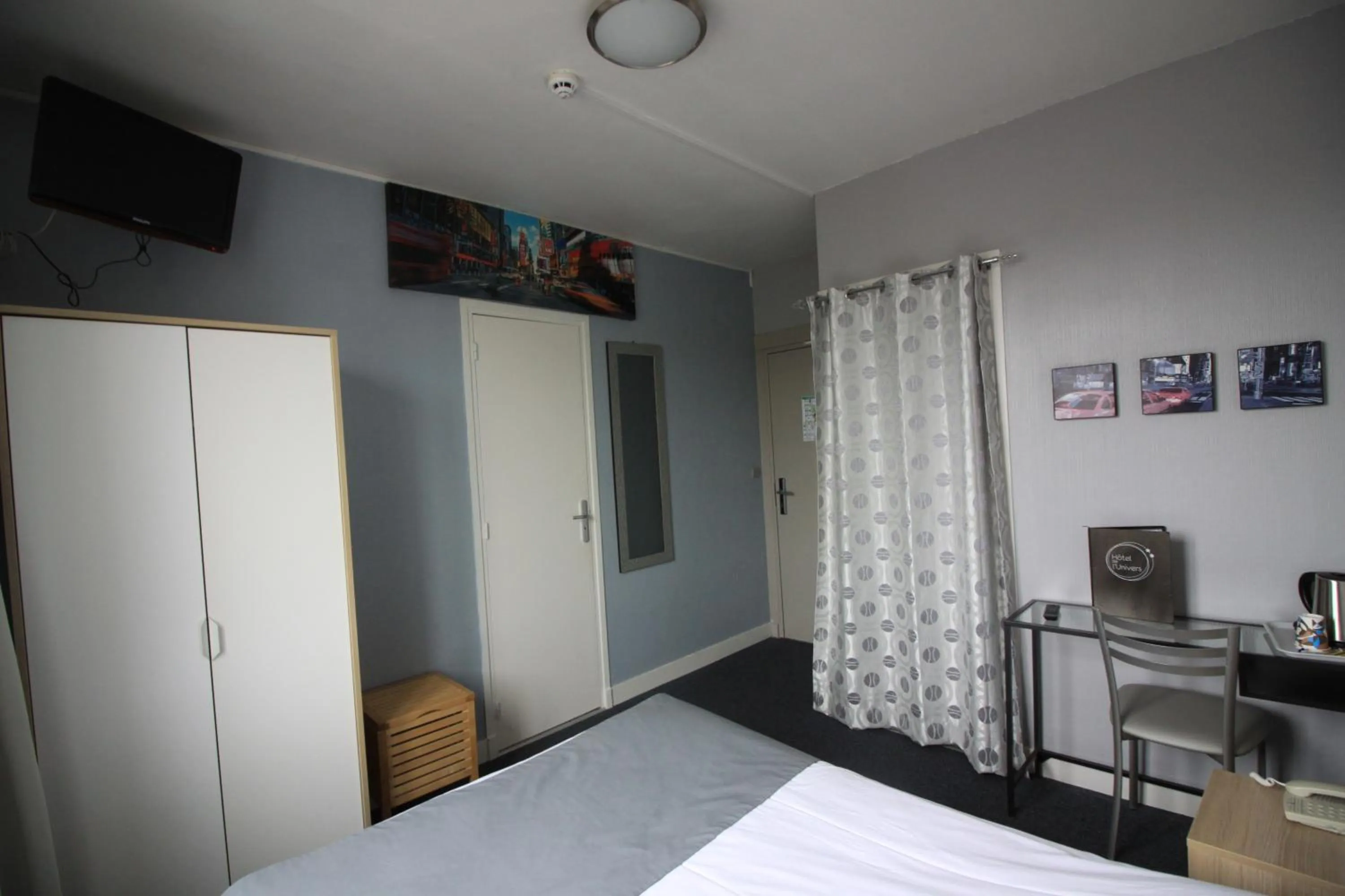Photo of the whole room in Hotel De l'Univers