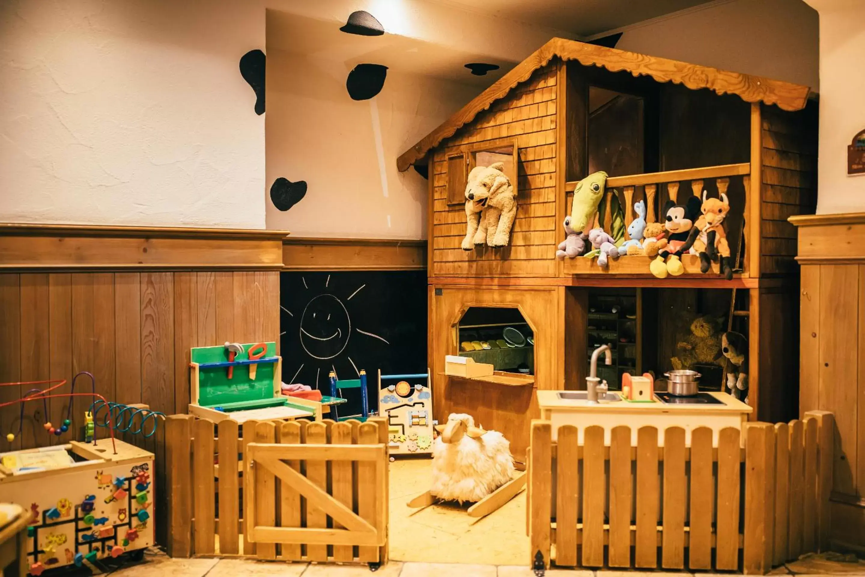 Children play ground, Kitchen/Kitchenette in Hotel Bayerischer Hof