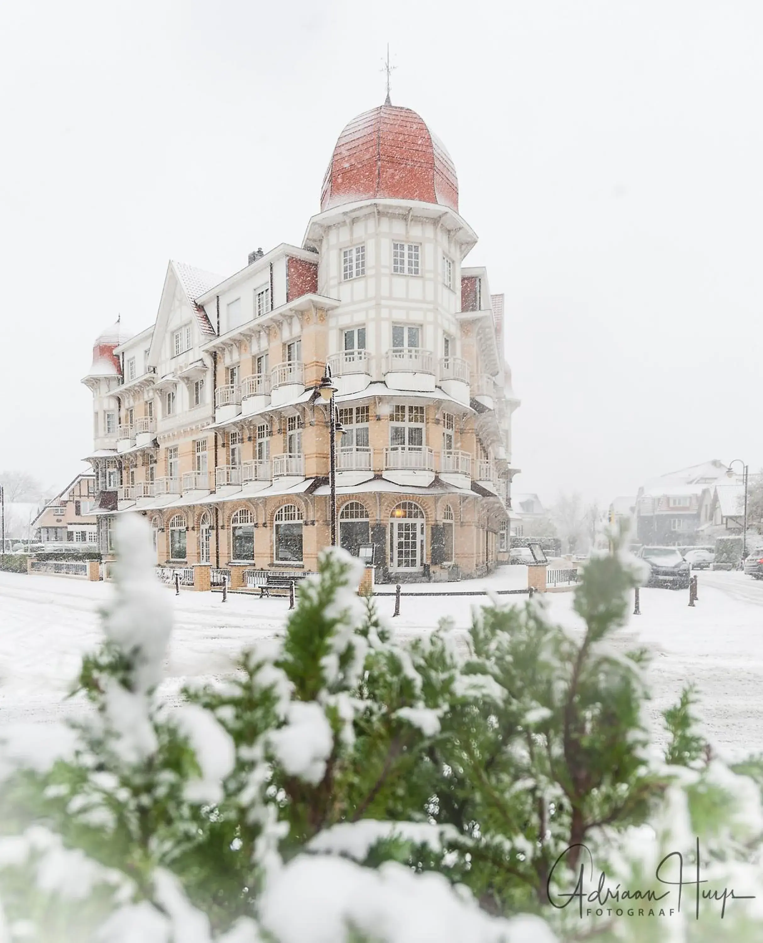 Property building, Winter in Grand Hotel Belle Vue