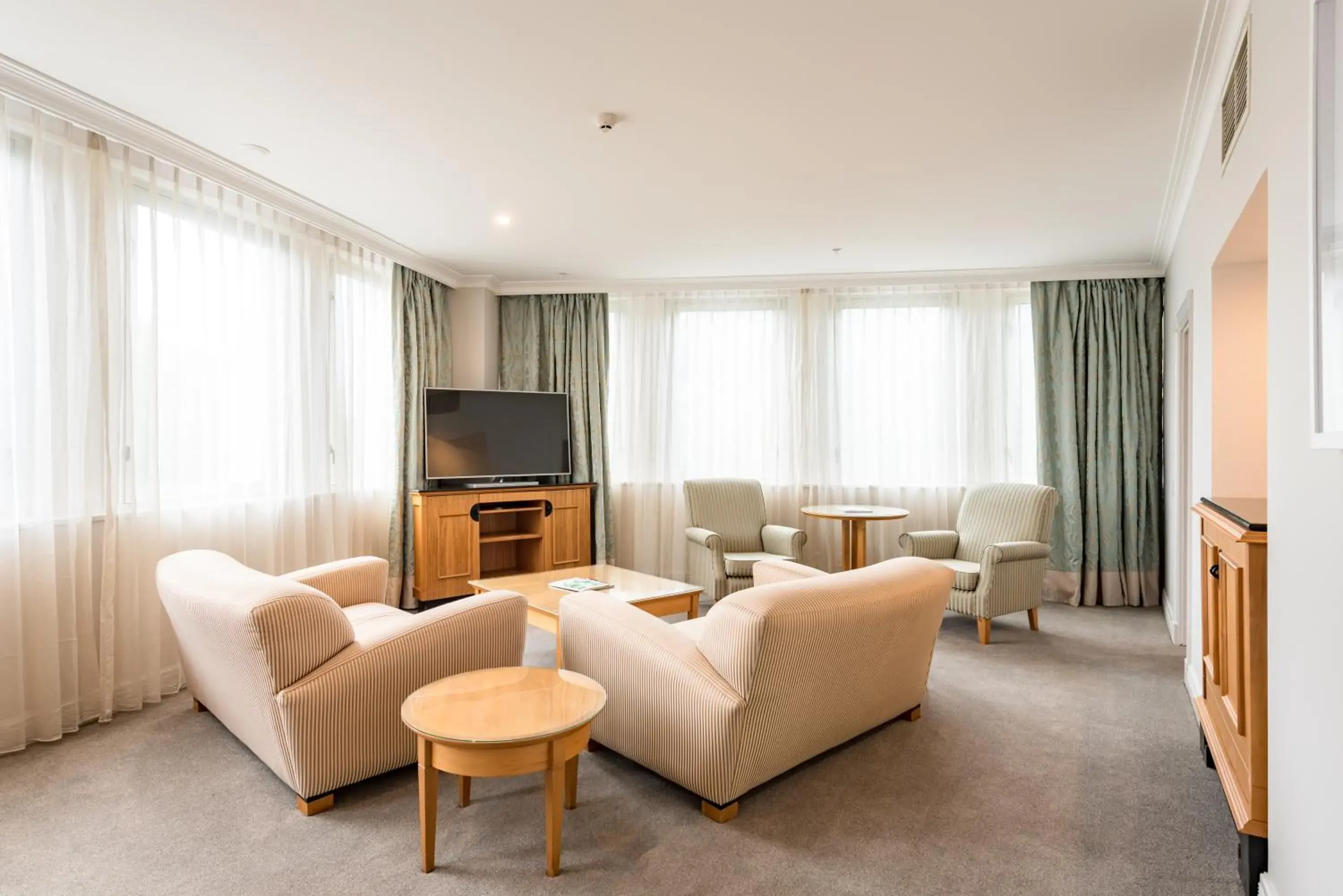 Living room, Seating Area in Distinction Christchurch Hotel