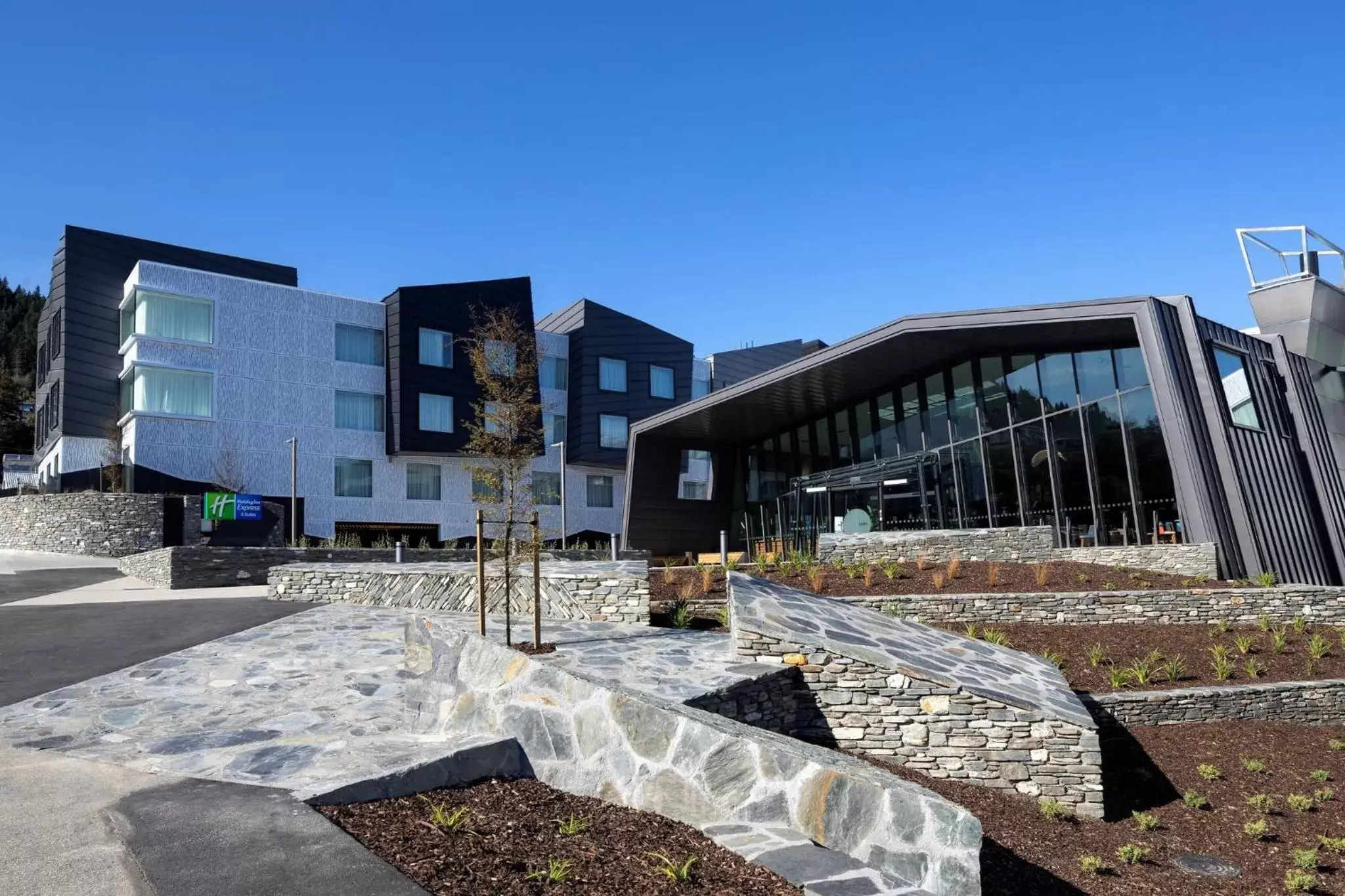 Property Building in Holiday Inn Express & Suites Queenstown, an IHG Hotel