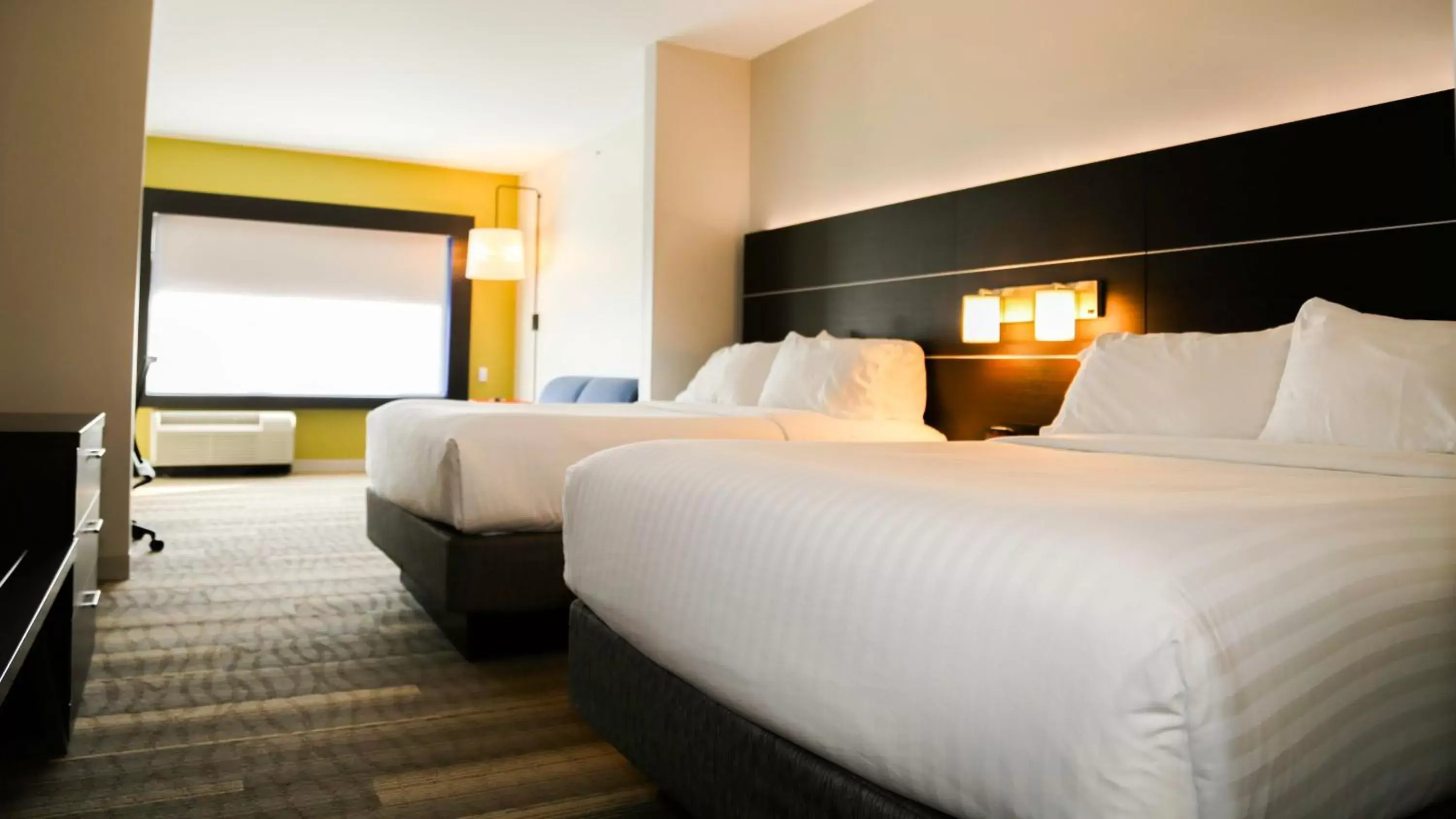 Bedroom, Bed in Holiday Inn Express & Suites Kingston-Ulster, an IHG Hotel