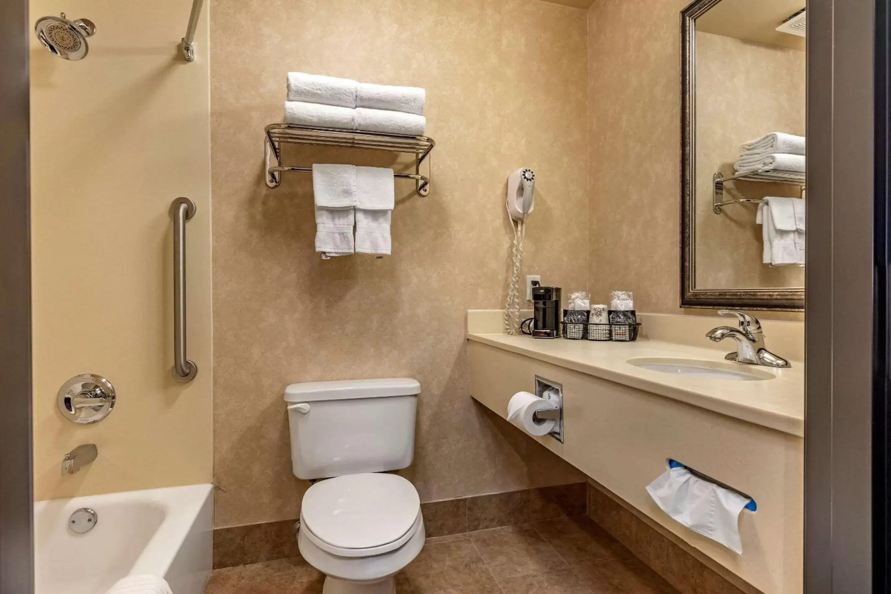 Bathroom in Comfort Inn & Suites Russellville I-40