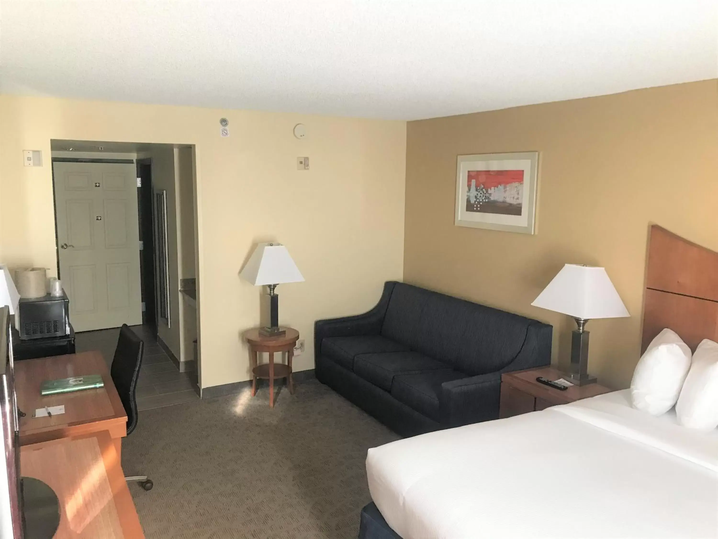 Bedroom, Seating Area in Wingate by Wyndham - Universal Studios and Convention Center