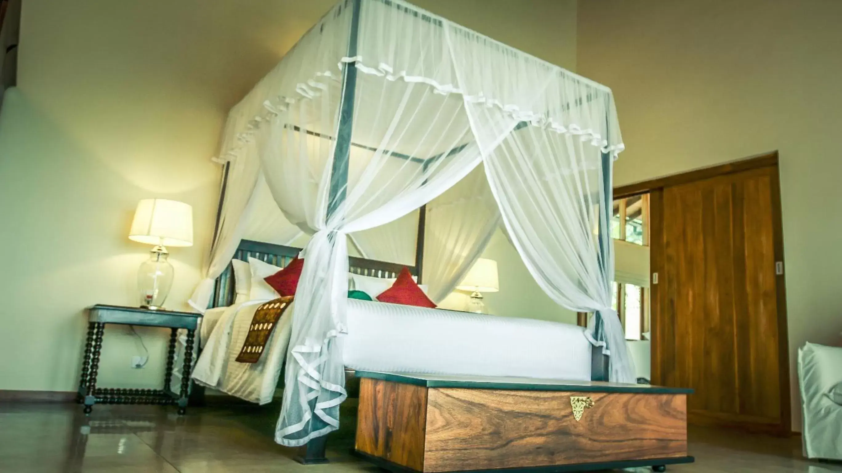 Bed in Kings Pavilion Luxury Hotel
