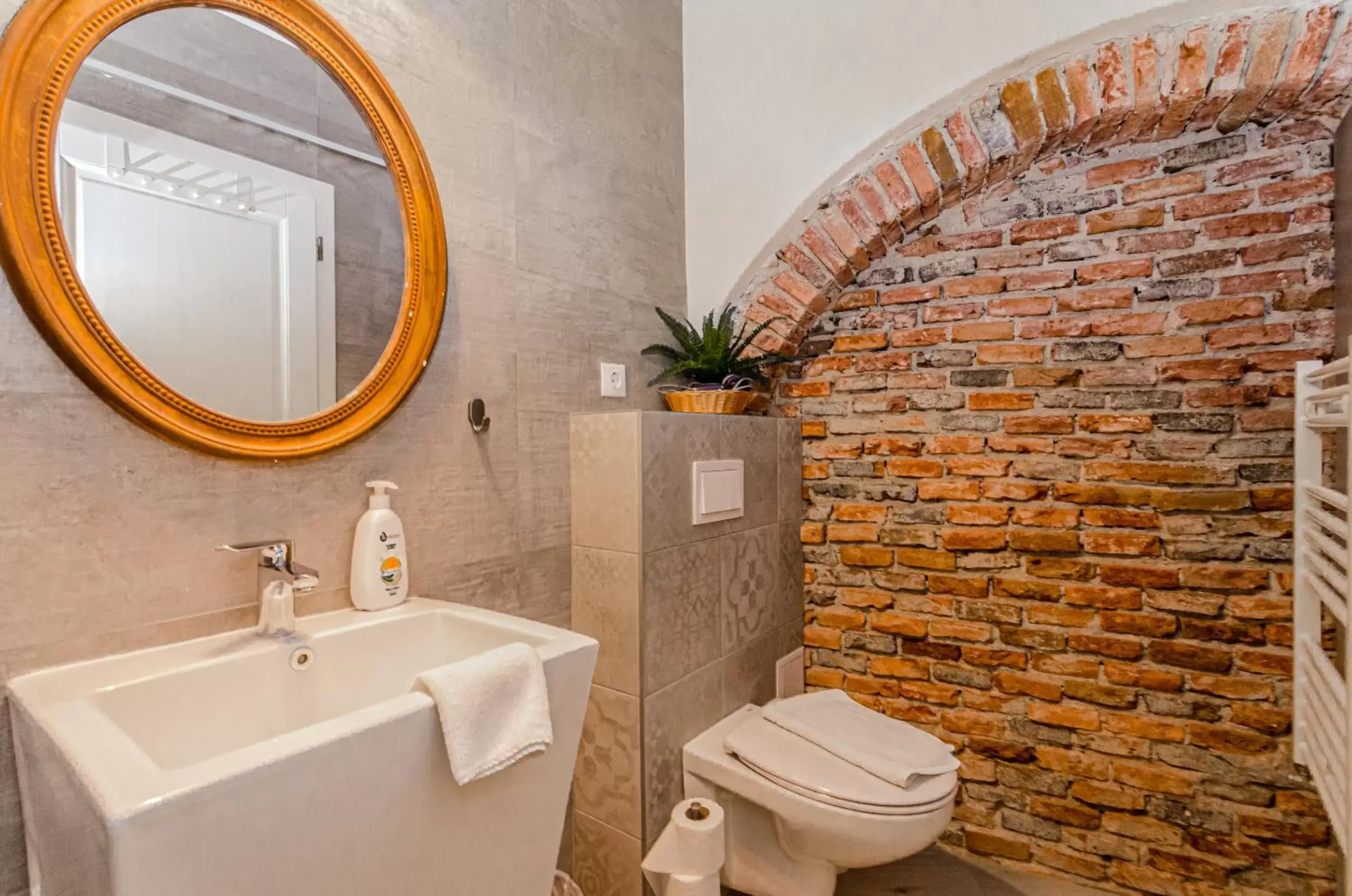 Superior King Room in Lumiere House Sibiu Superior King Room in Lumiere House Sibiu