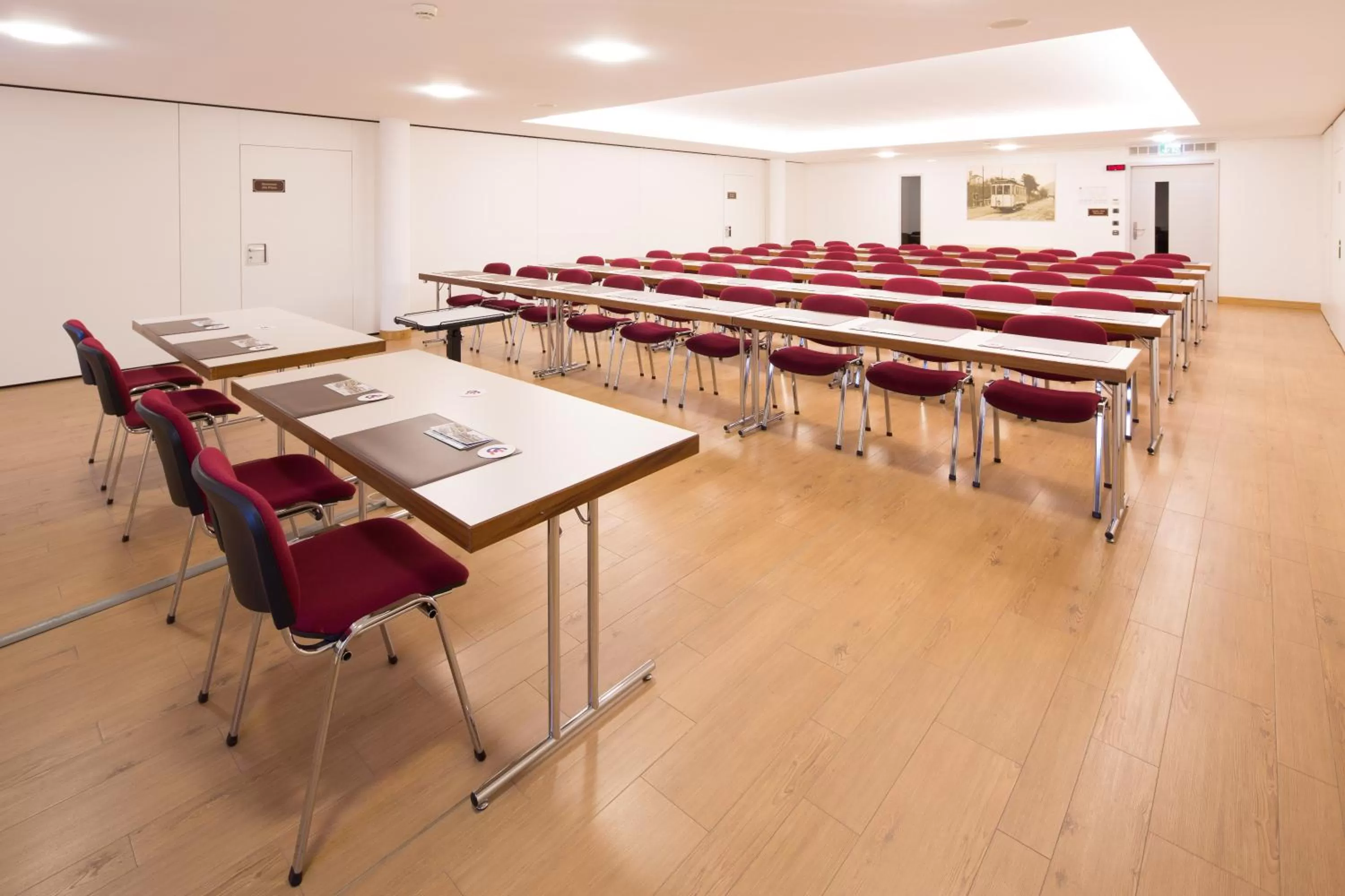 Business facilities in Hotel Coronado