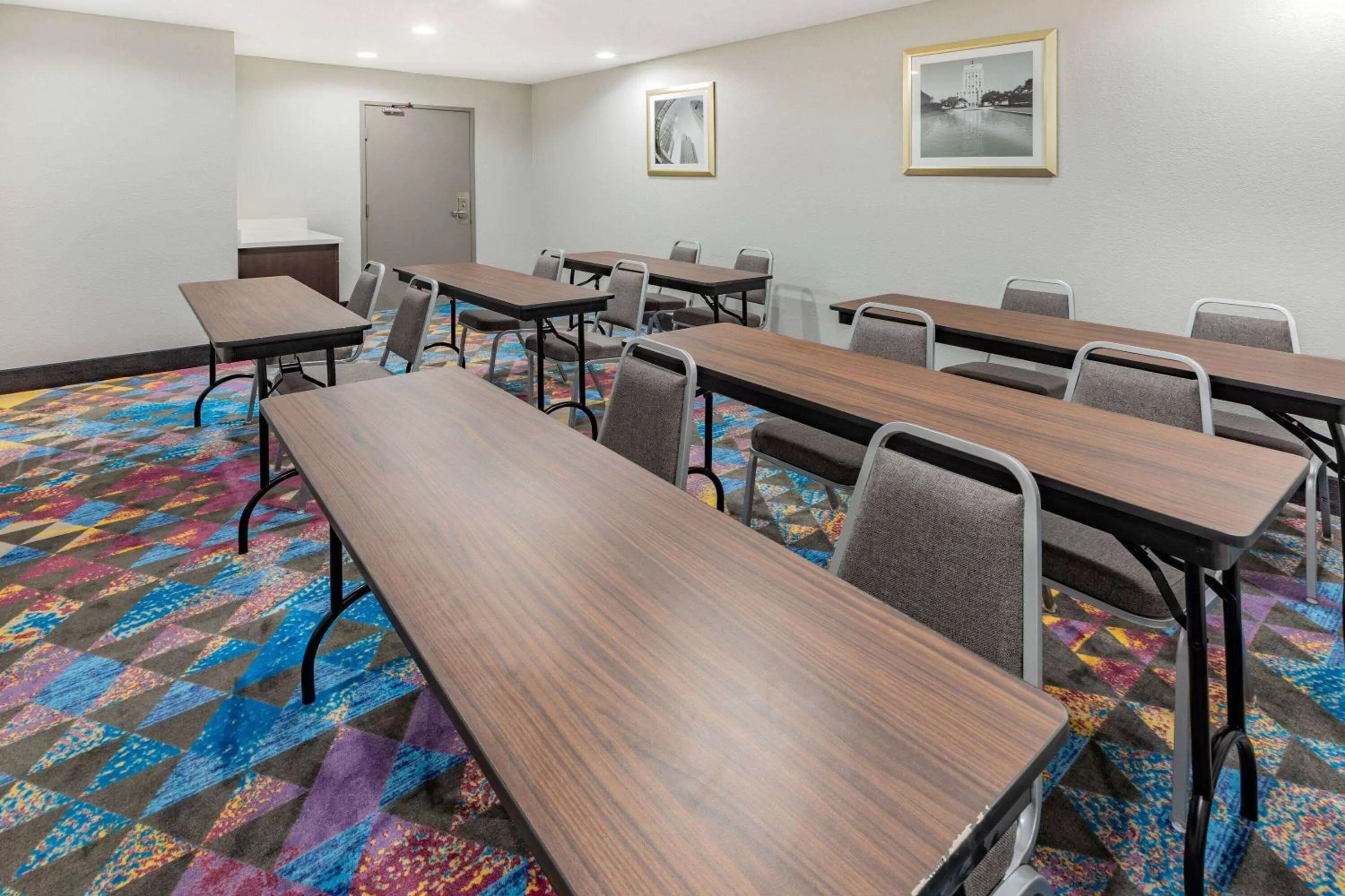 Meeting/conference room in La Quinta by Wyndham Houston Southwest