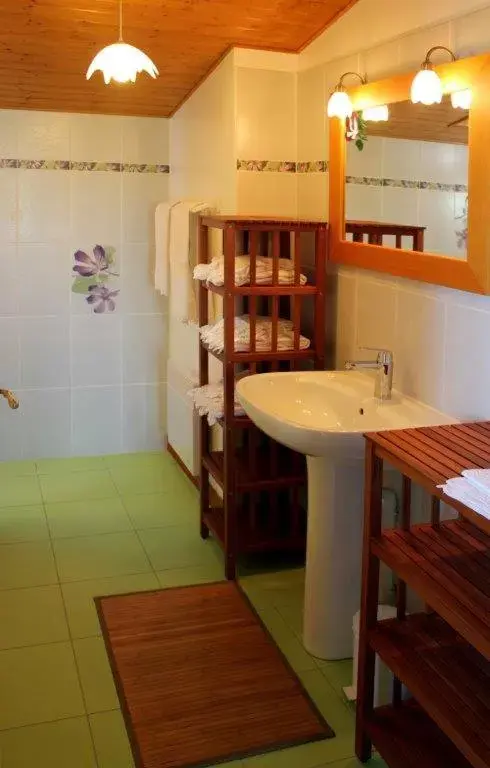 Bathroom in Chambres d'Hôtes Domaine Le Fragnaud