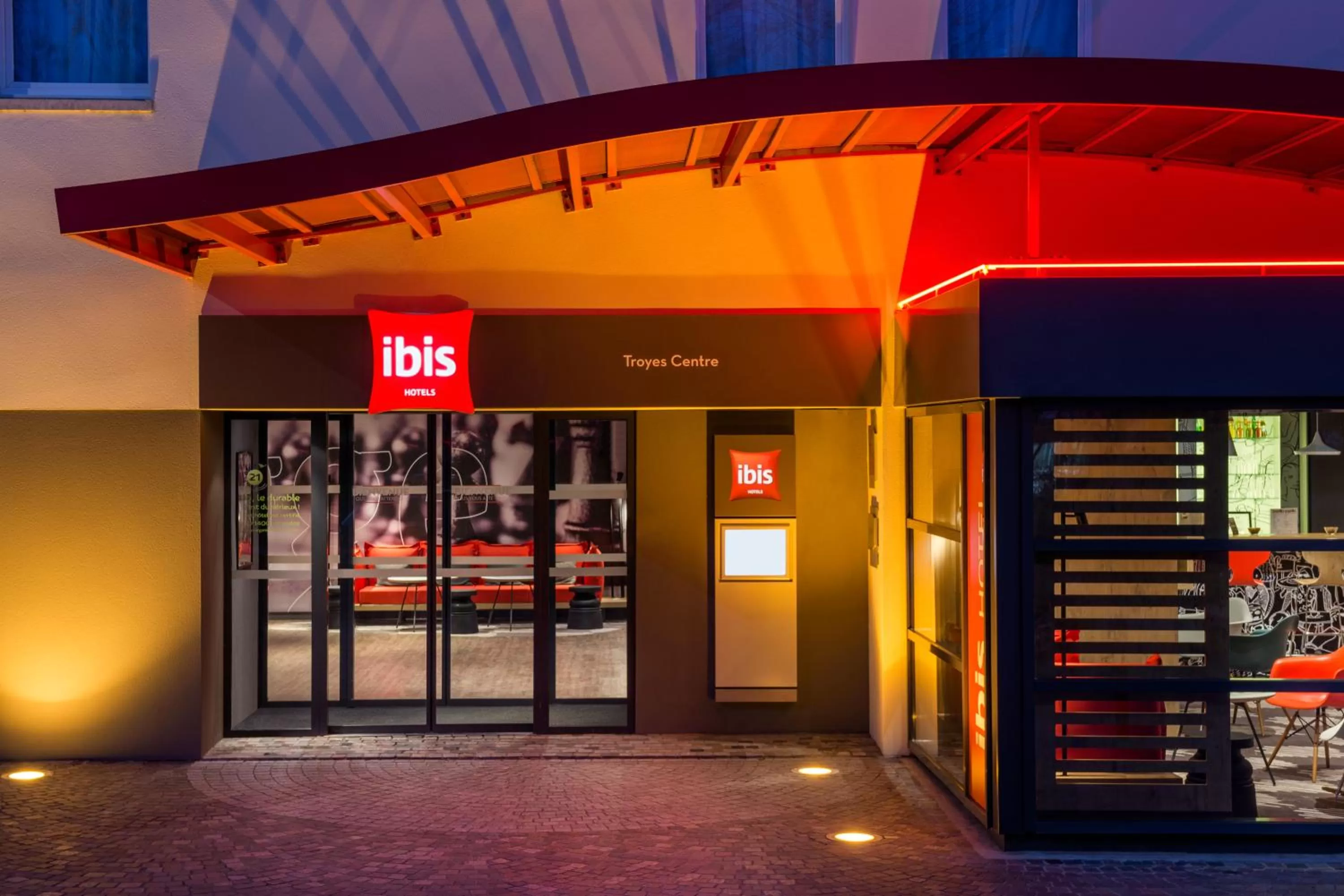 Facade/entrance in ibis Troyes Centre