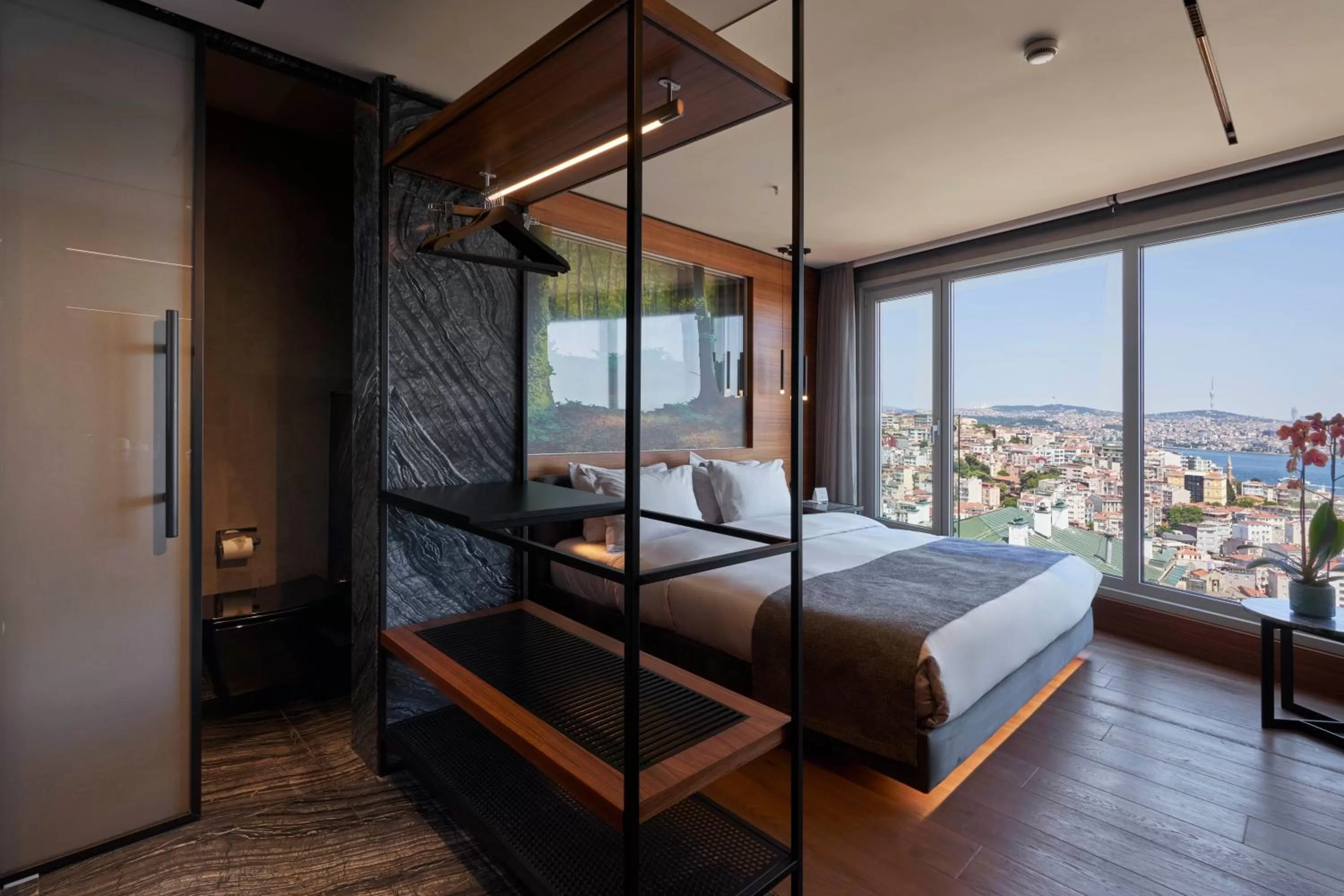 Photo of the whole room, Bed in Richmond Istanbul