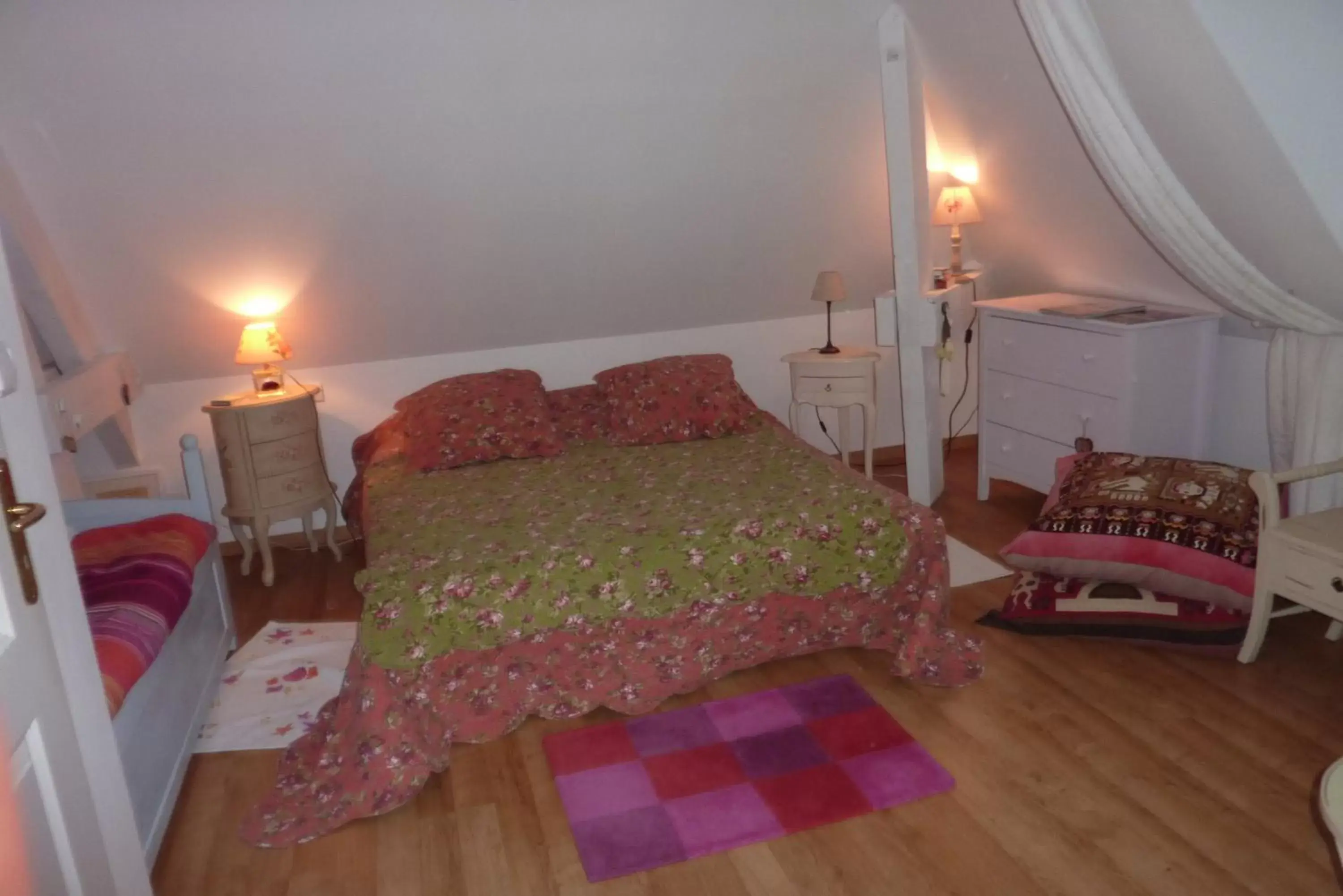 Photo of the whole room, Bed in La Maison du Parc