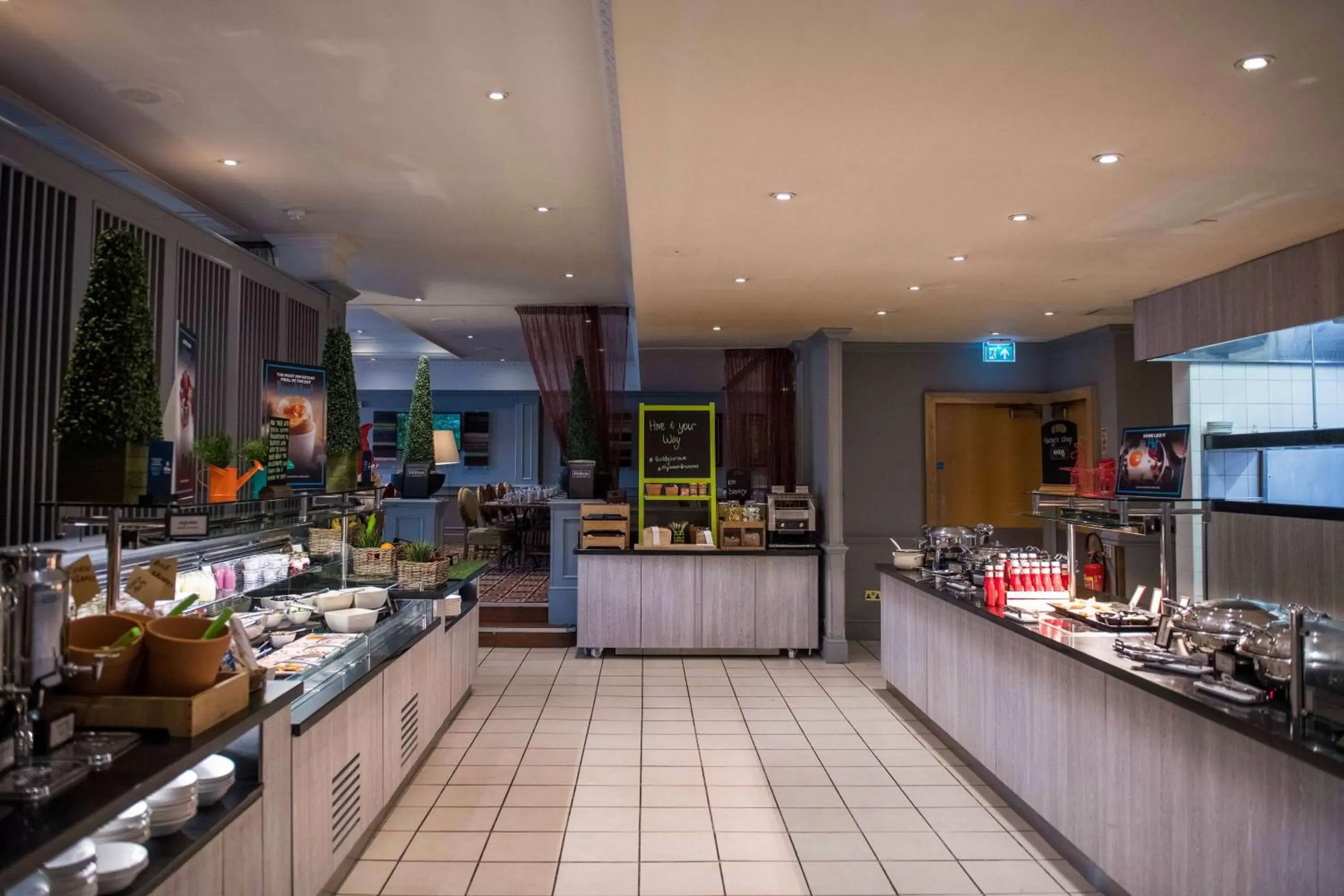 Restaurant/Places to Eat in Hilton East Midlands Airport