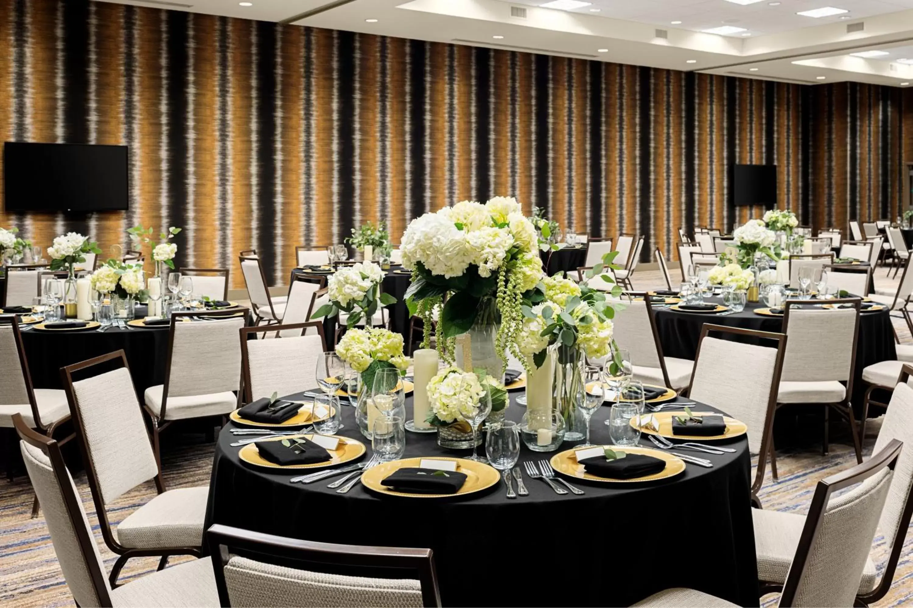 Banquet/Function facilities, Restaurant/Places to Eat in Courtyard by Marriott Dallas Downtown/Reunion District