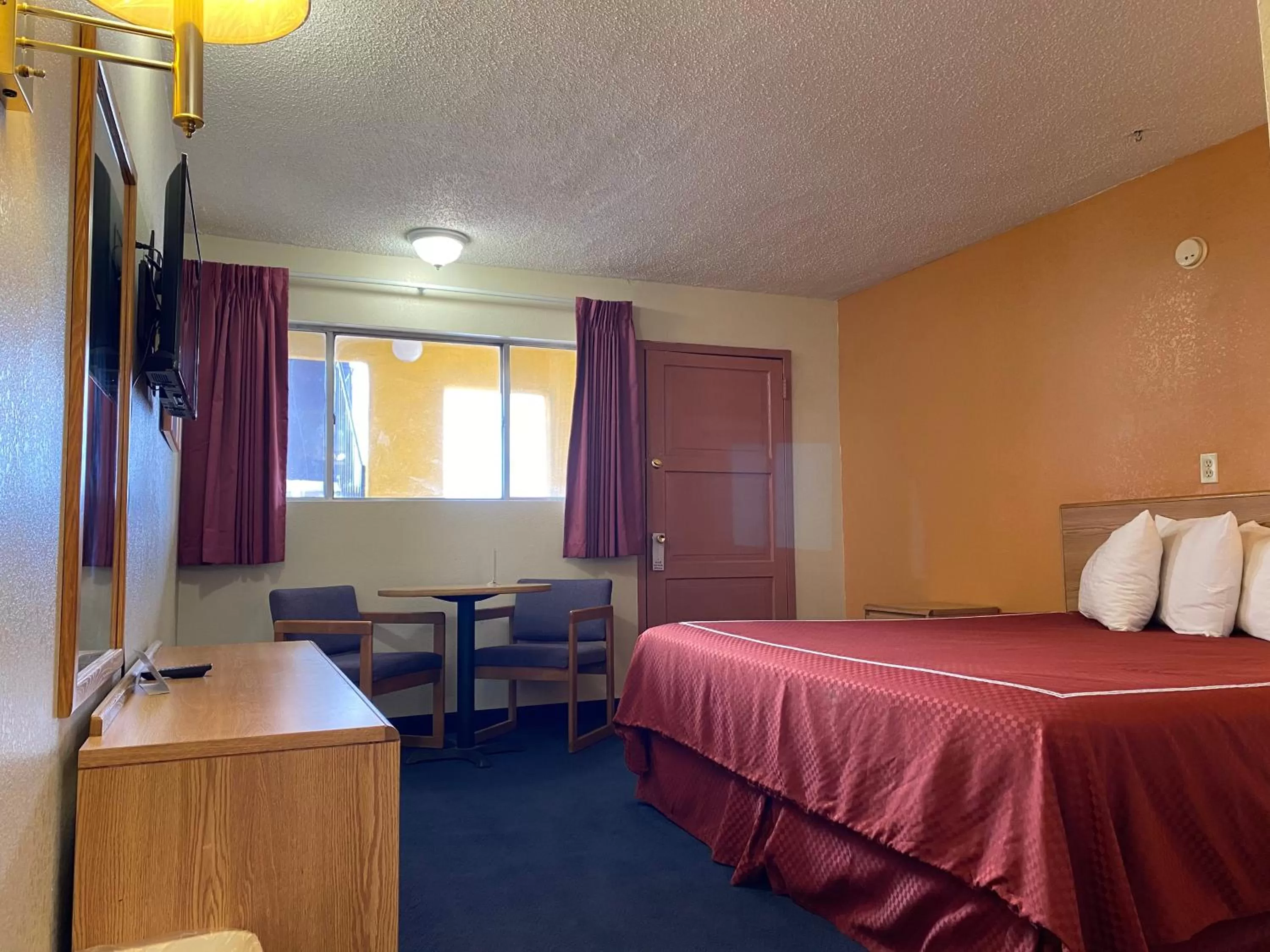 Bed in Budget Inn Las Vegas New Mexico