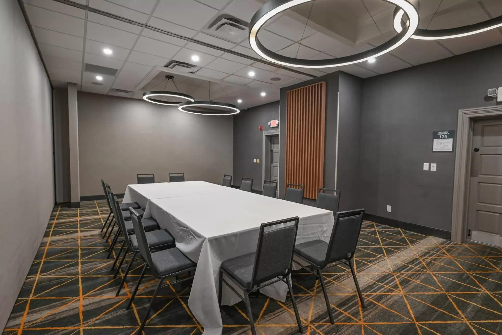 Meeting/conference room in Holiday Inn Cleveland-Mayfield, an IHG Hotel