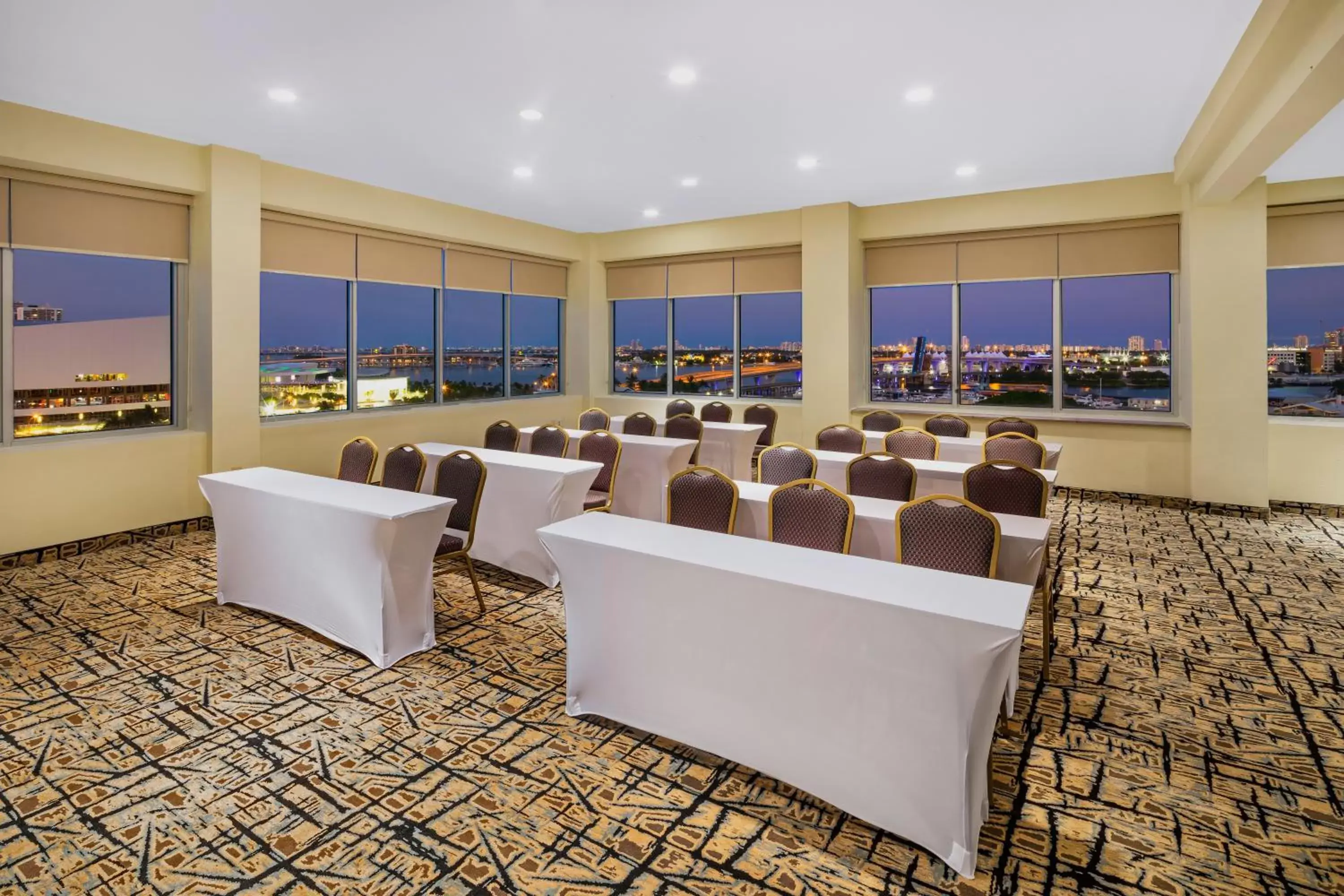 Meeting/conference room in Holiday Inn Hotel Port of Miami-Downtown, an IHG Hotel