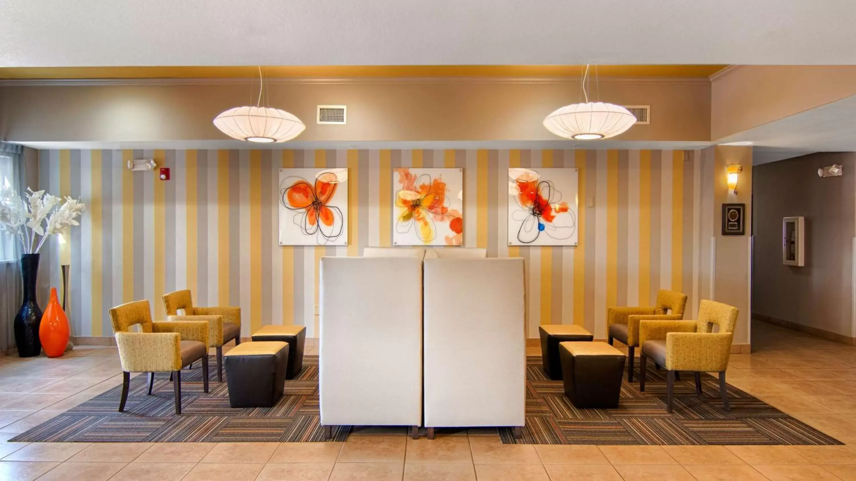 Lobby or reception, Lounge/Bar in Best Western Auburndale Inn & Suites
