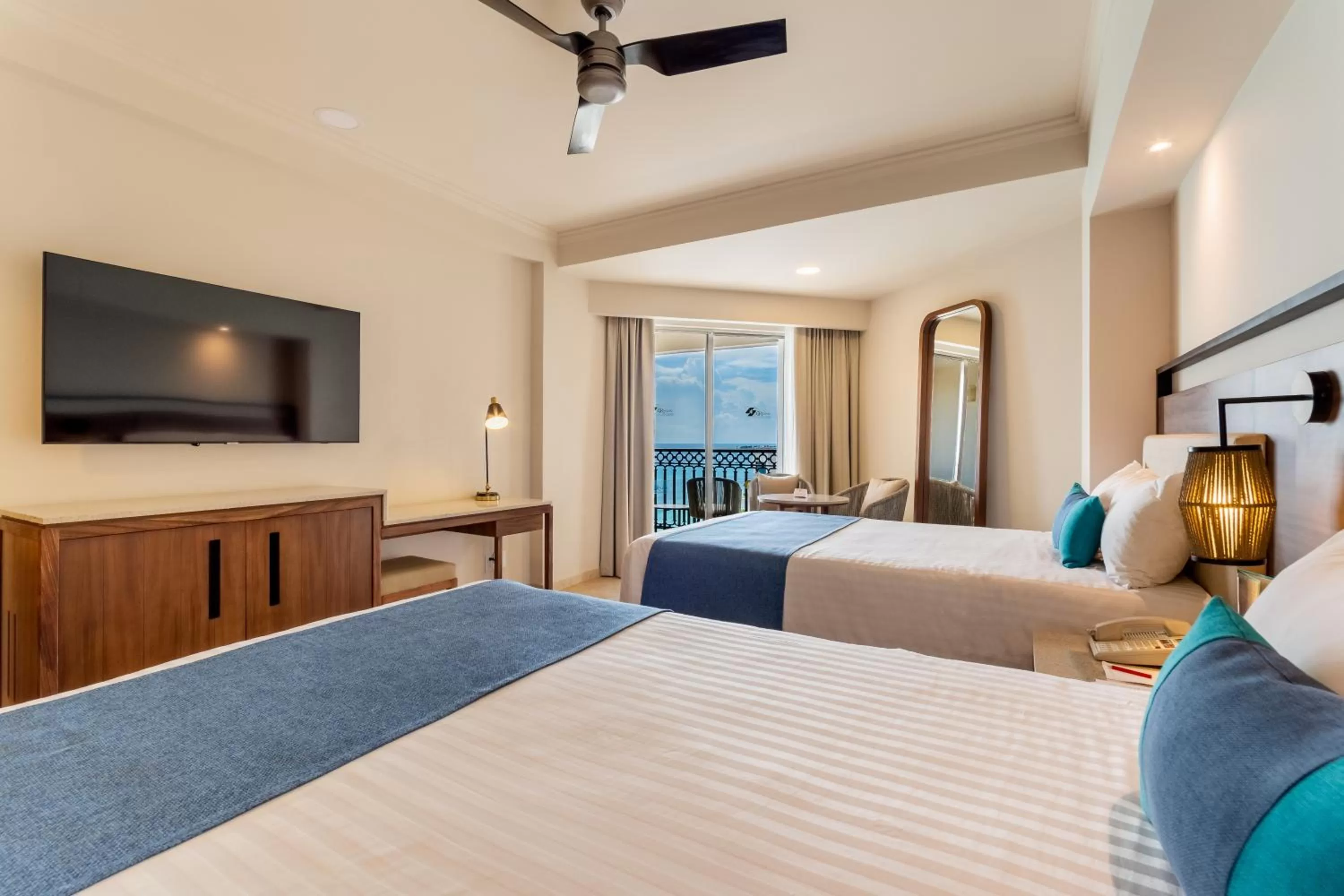 Deluxe Ocean View Room   - single occupancy in GR Solaris Cancun - All Inclusive