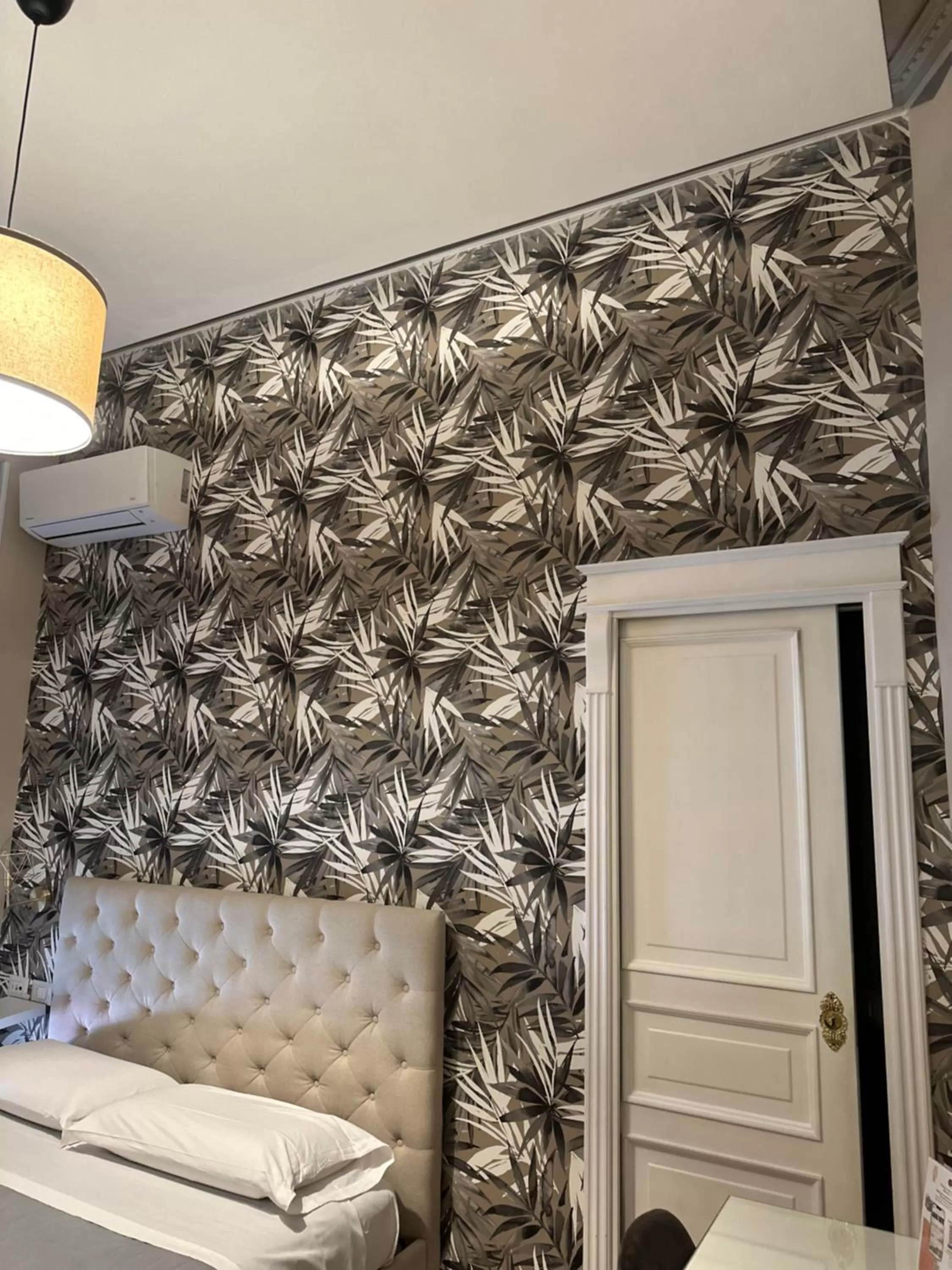 Decorative detail, Bed in B&B Partenopeo