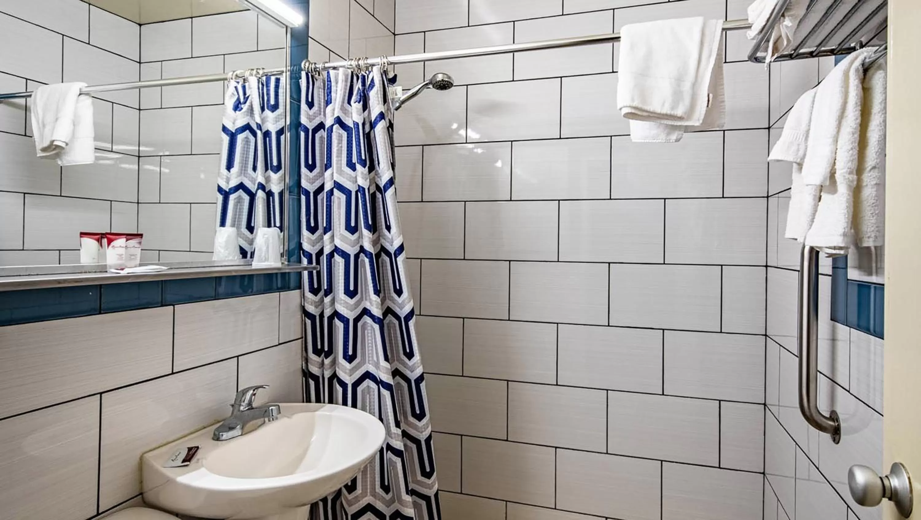 Bathroom in Magnuson Grand Harrisburg