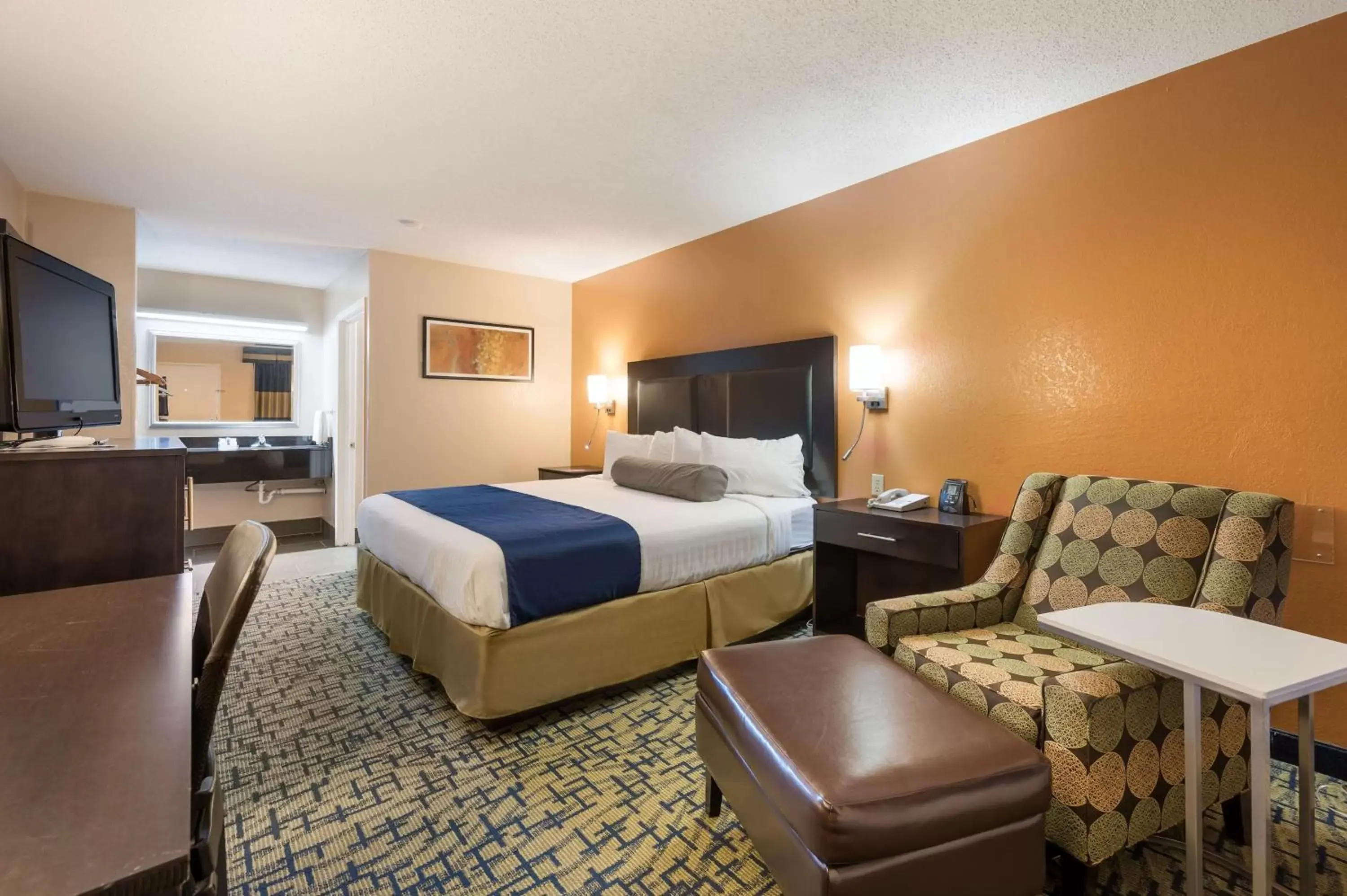 Bedroom in SureStay Hotel by Best Western Meridian